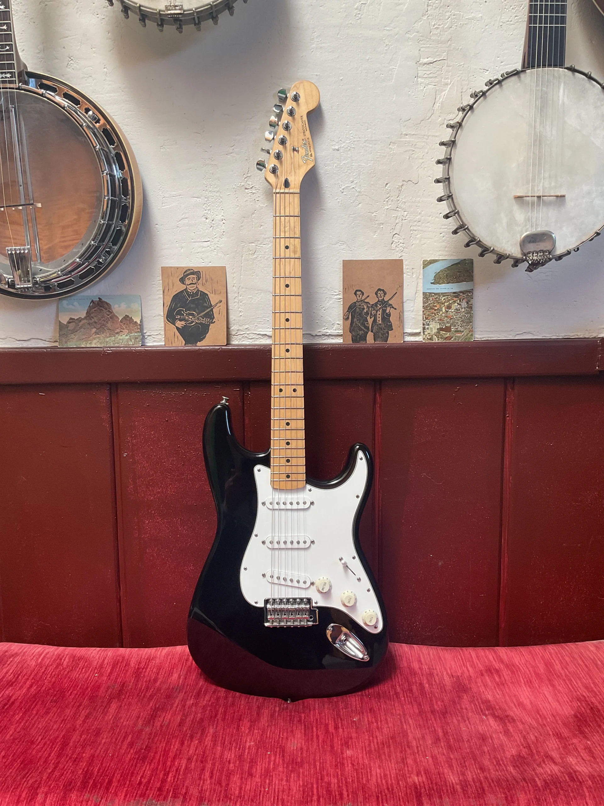 3EB091DD-3D87-421D-AA88-CE81E45F0824.webp Black Fender Stratocaster (1996 | MIM) with Bag
