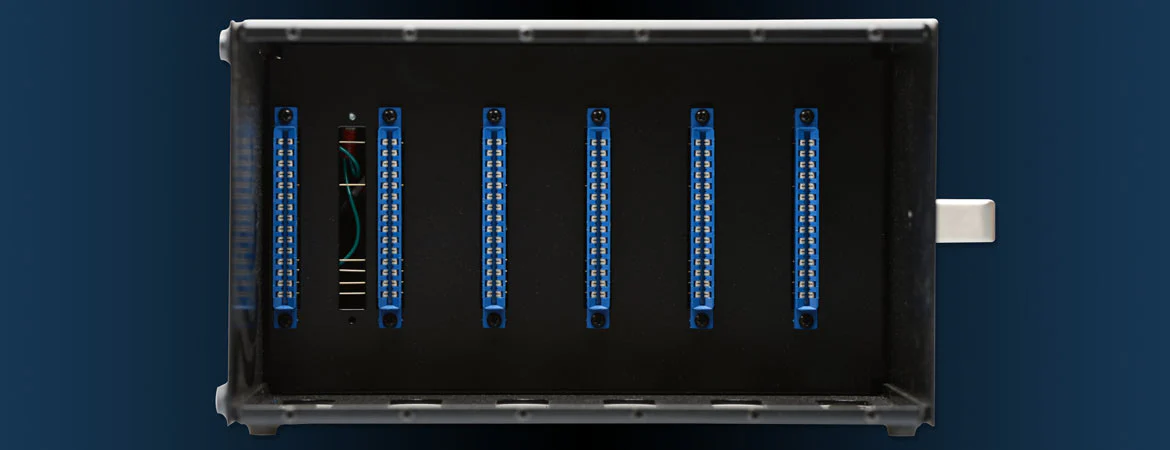 BAE LUNCHBOXWPS-6 space Desktop 500 Series powered Rack