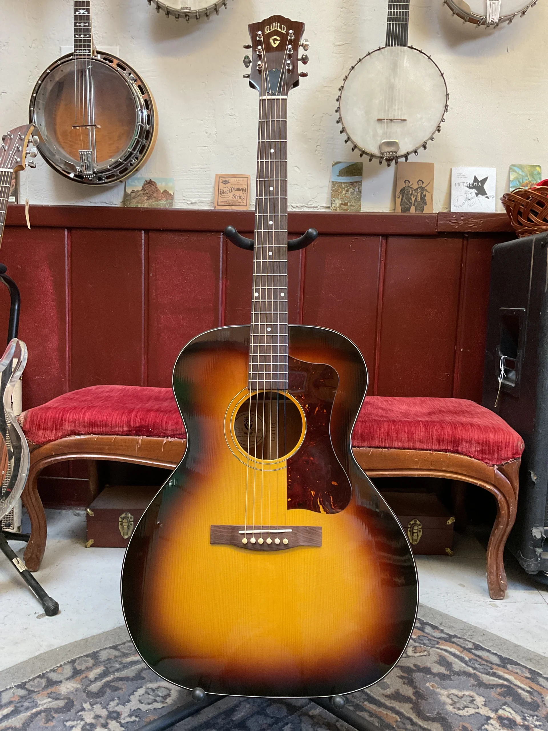 99898F6F-C862-47F0-856A-5F98C8F32FF8.webp Guild F-40 Sunburst Acoustic Guitar (2006) with Case