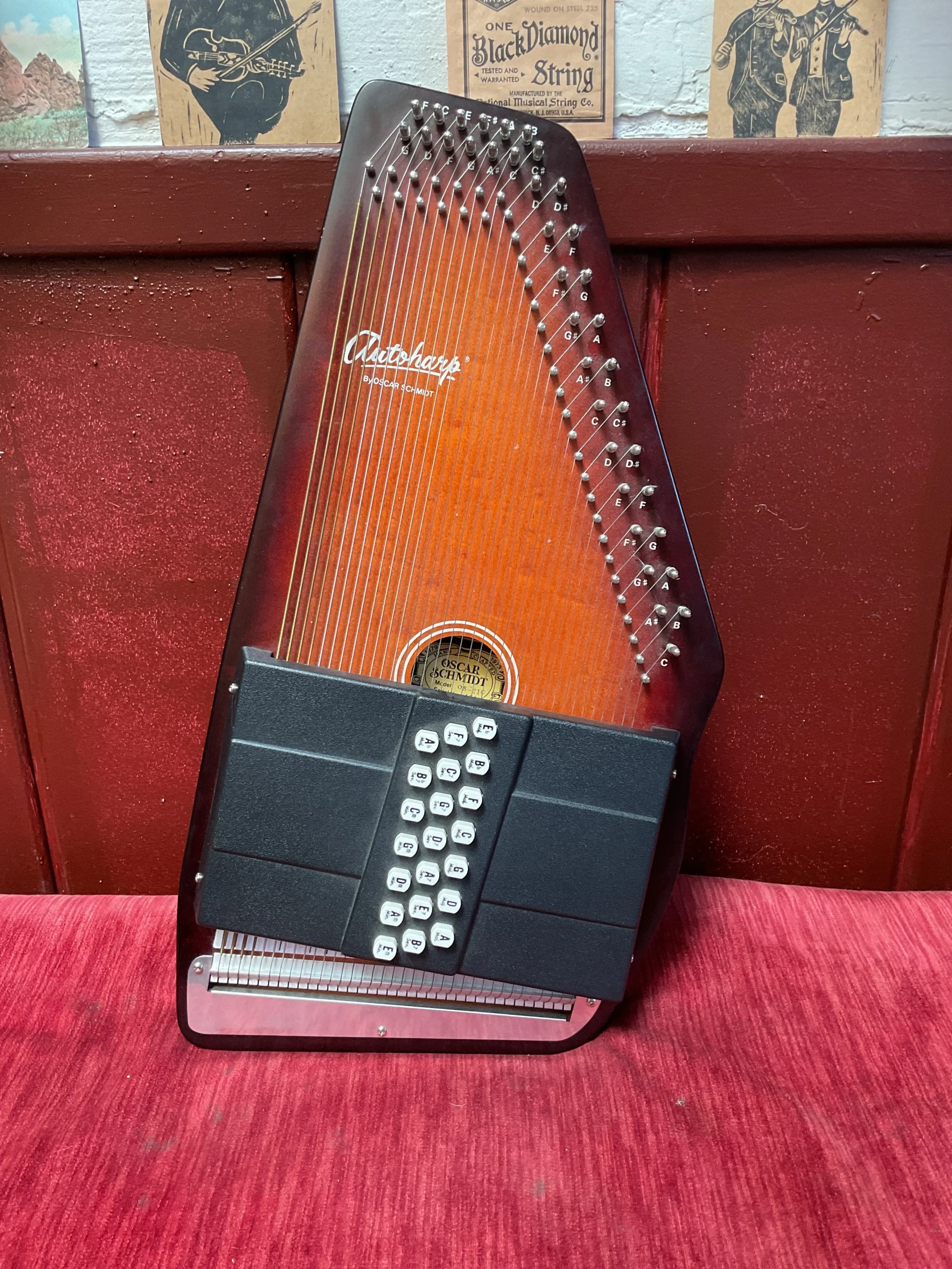 Oscar Schmidt Sunburst 21-Chord Autoharp with Case