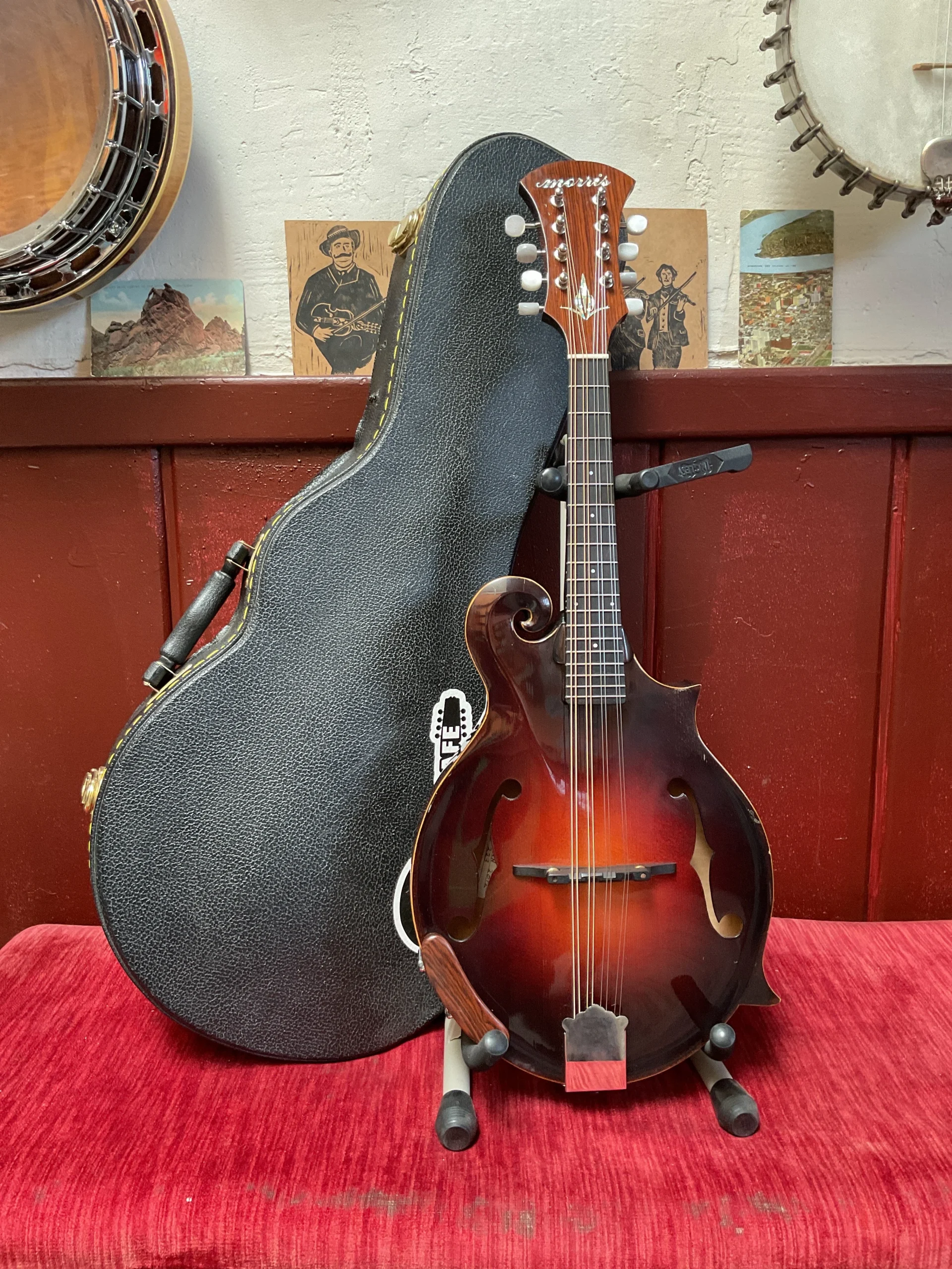 CBC769B3-2D73-4CCC-84E2-2975BDE99E6C.webp Howard Morris No. 223 F-Style Mandolin (2012) with Case