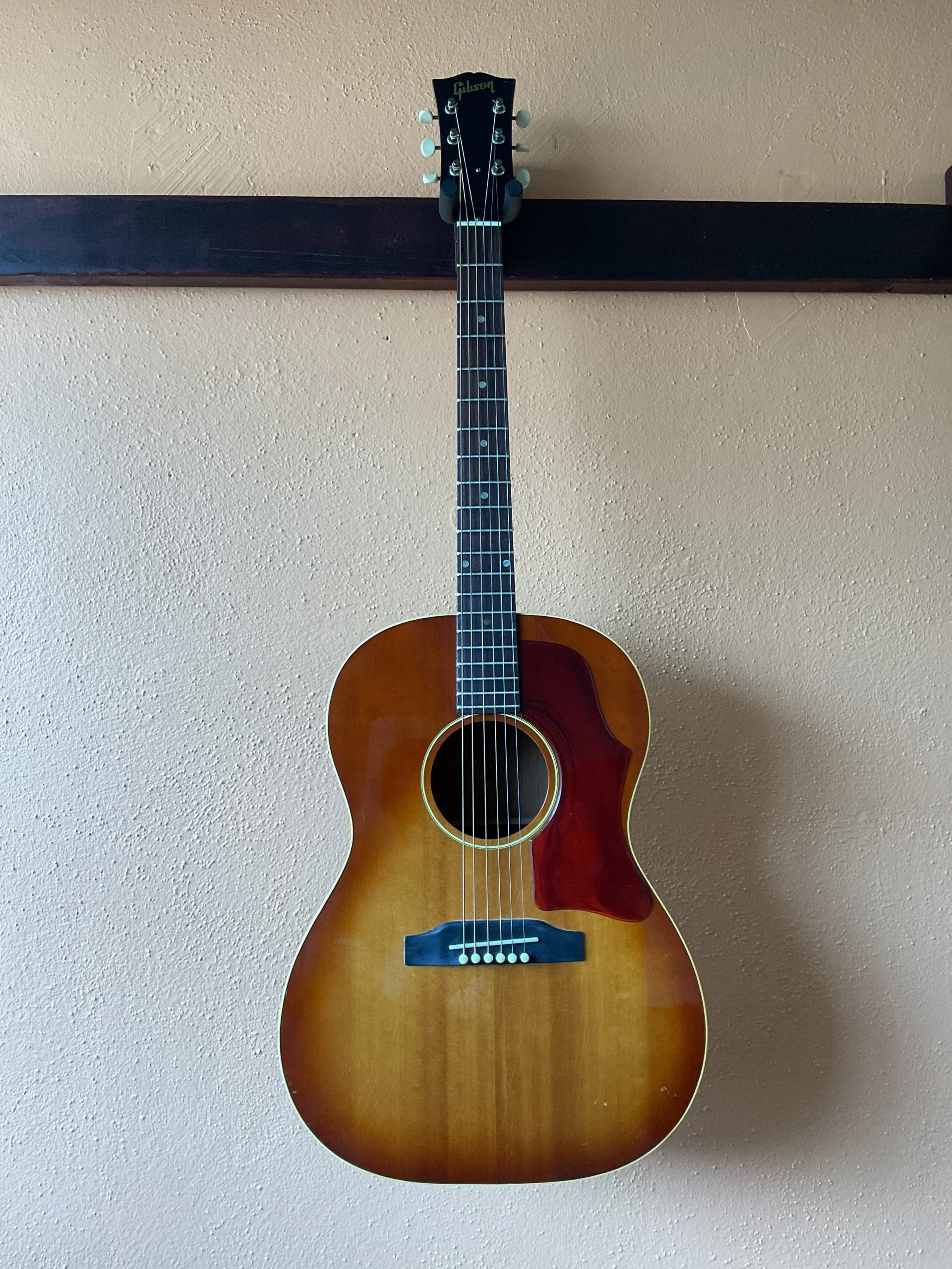 FF94EB43-3BE0-466E-B86E-22D19E12070D.webp Gibson LG-1 (1966) Acoustic Guitar
