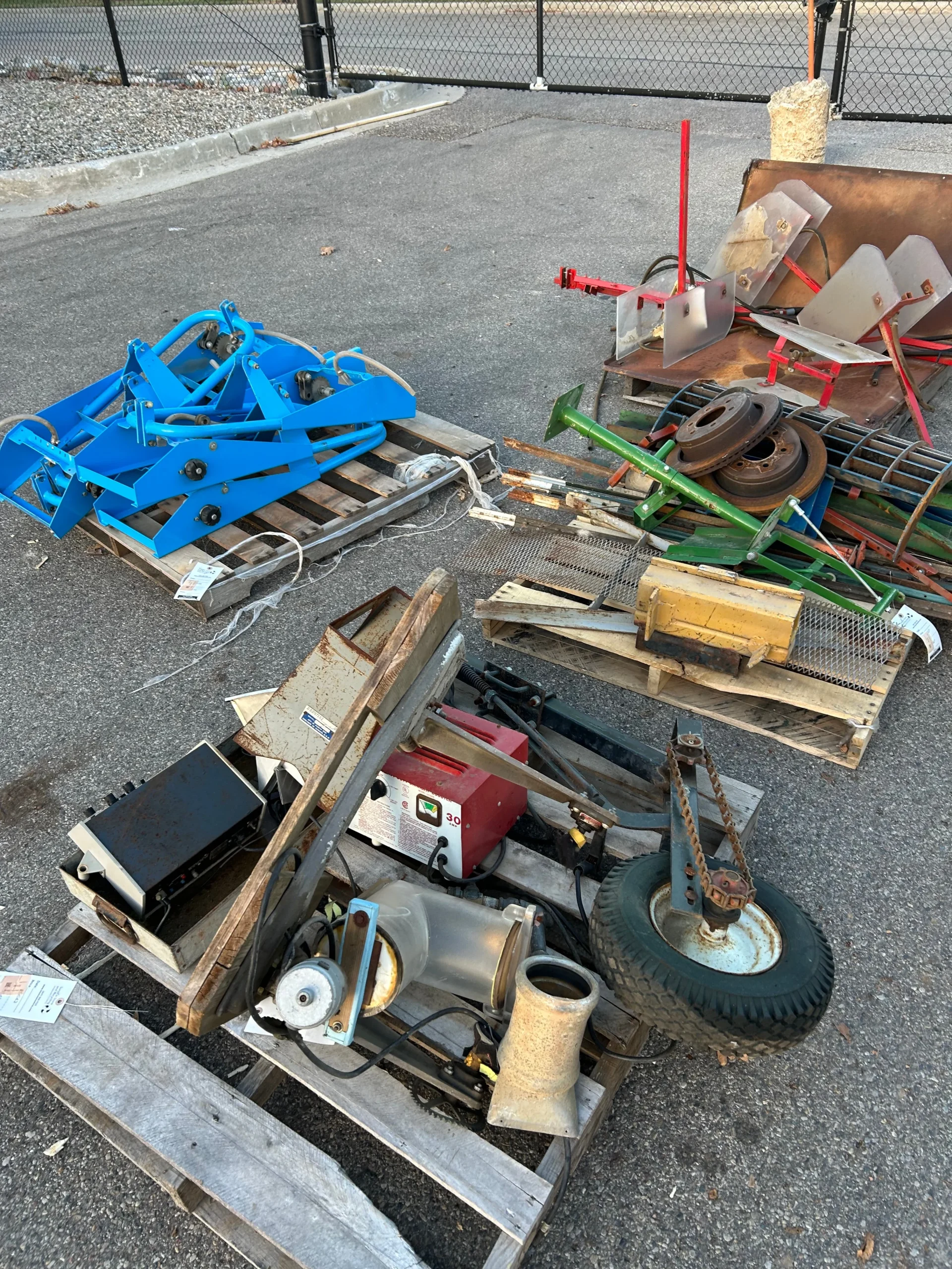 IMG_1623.webp Lot of Miscellaneous Farm Industrial Equipment *Parts or Repair* Scrap Bid #588- 1,020lbs