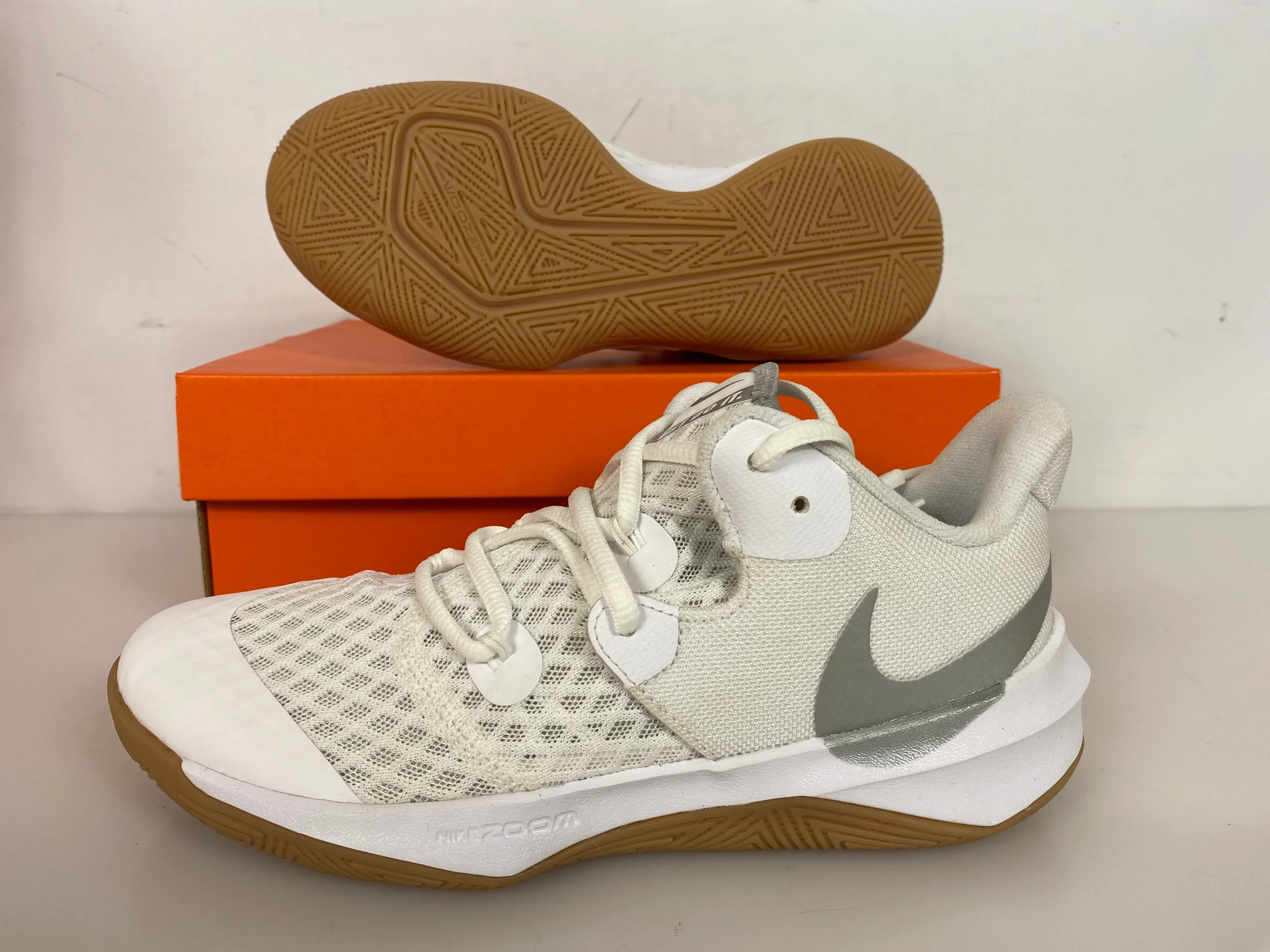 IMG_3825.webp Nike White React Hyperspeed Court SE Volleyball Shoes Men's Size 5