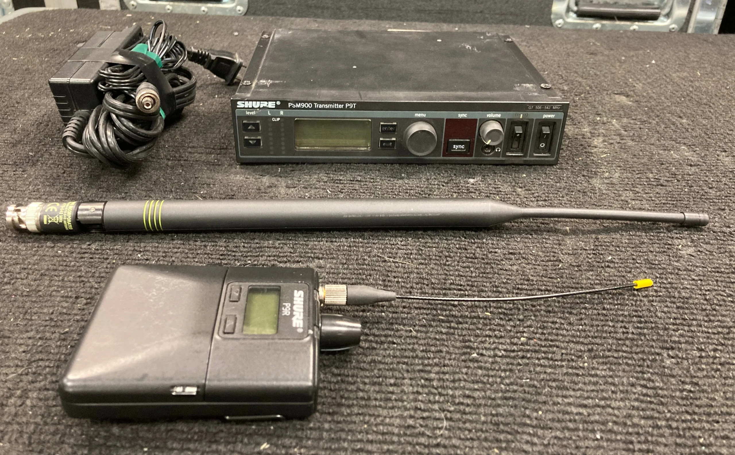 Shure PSM900 IEM Package with P9T and P9R Bodypacks (G7, 506 to 542 MHz)