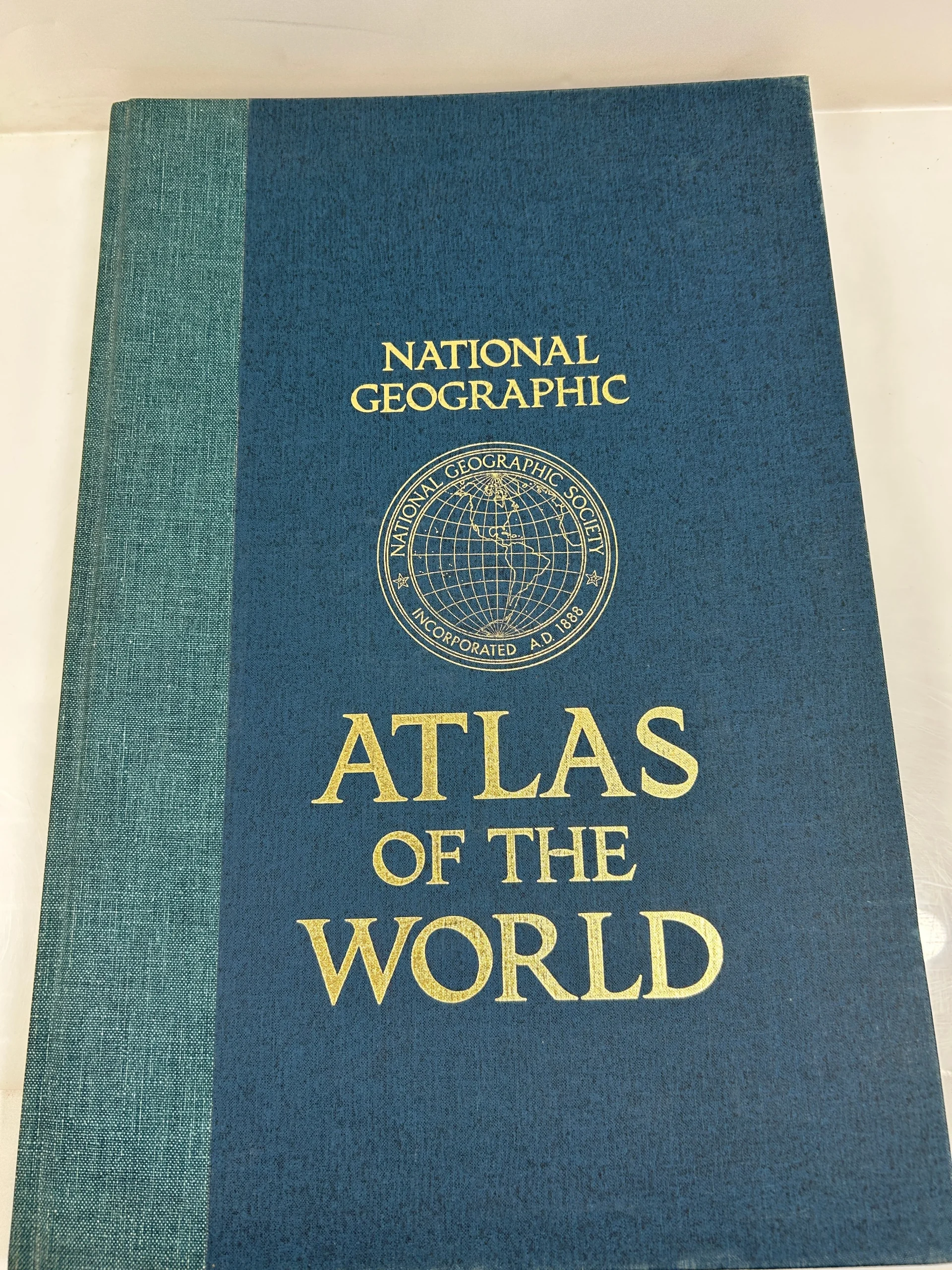 IMG_8985_78d3212f-c5b5-4e46-959d-0887cf0208f4.webp National Geographic Atlas of the World HC Edit Wilbur E. Garrett 1981 HC Oversize