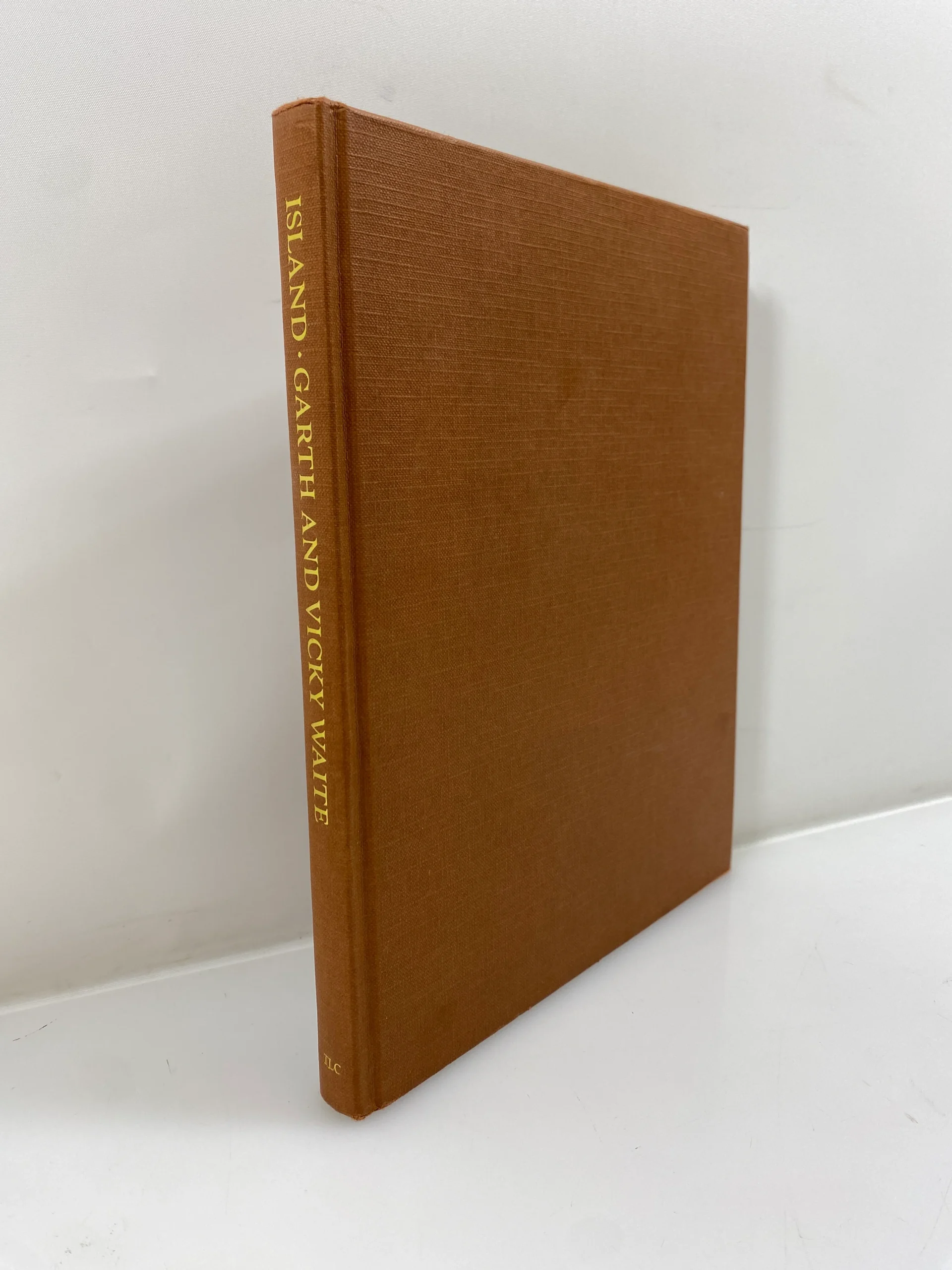 IMG_9403.webp Island Diary of a Year on Easdale by Vicky & Garth Waite 1985 Vintage HC