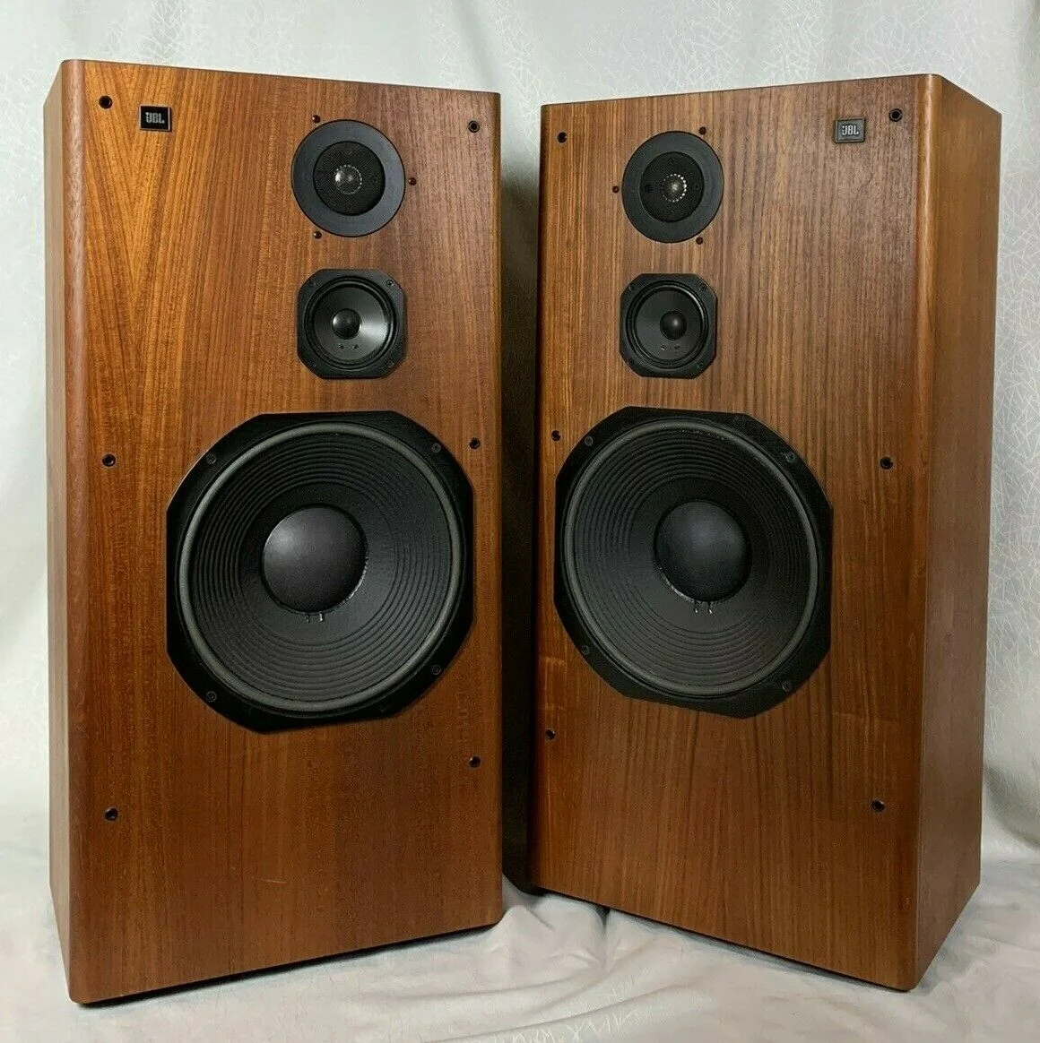 JBL 240Ti SPEAKERS - BEAUTIFUL & SOUND SUPERB