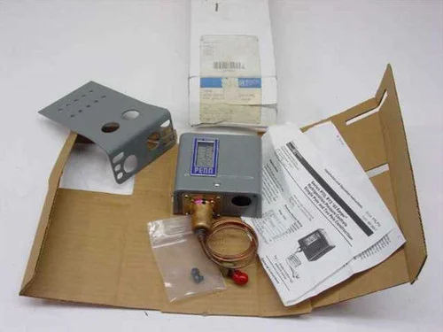 Johnson Controls P70AA-118Penn Head Pressure Fan Cycling Control