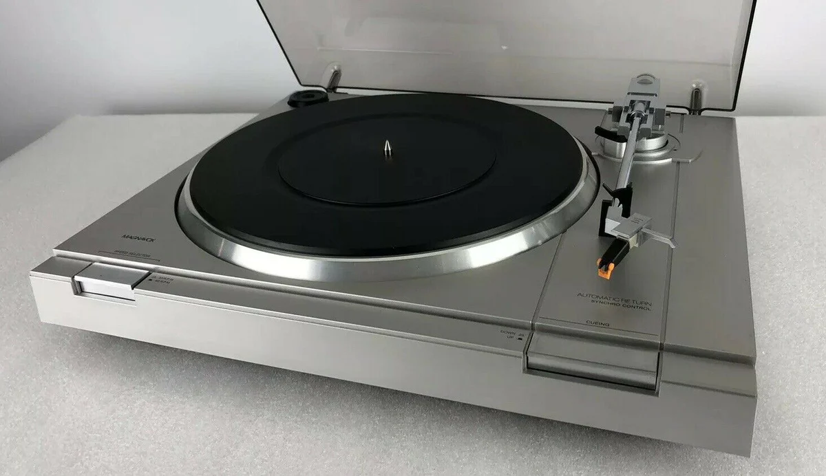 MAGNAVOX1_1200x1200.webp MAGNAVOX TURNTABLE