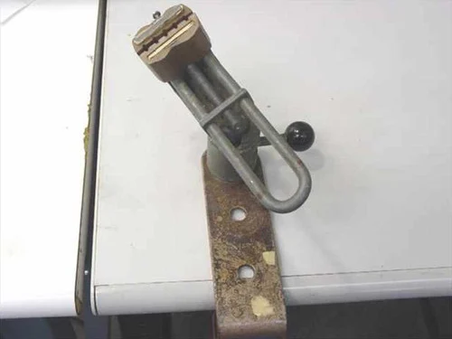 Metal R1378Vise - opens to 2 1/2"