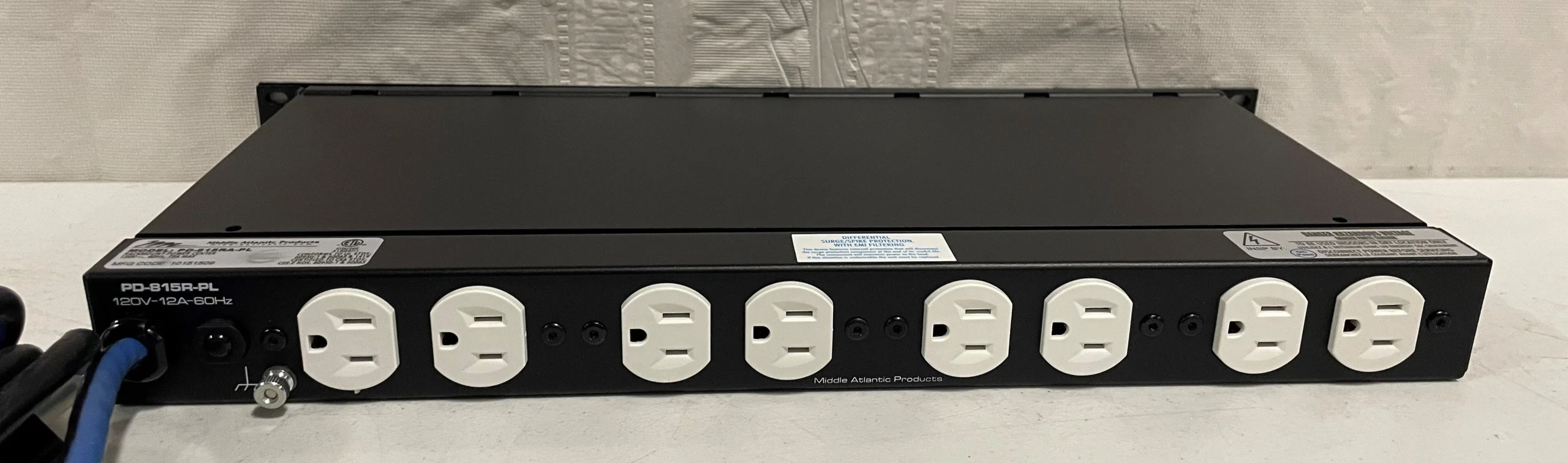 MiddleAtlanticPD-815RA-PLpic4.webp Middle Atlantic 8-Outlet Rackmount Power Strip PD-815RA-PL 15A, Lot of 3