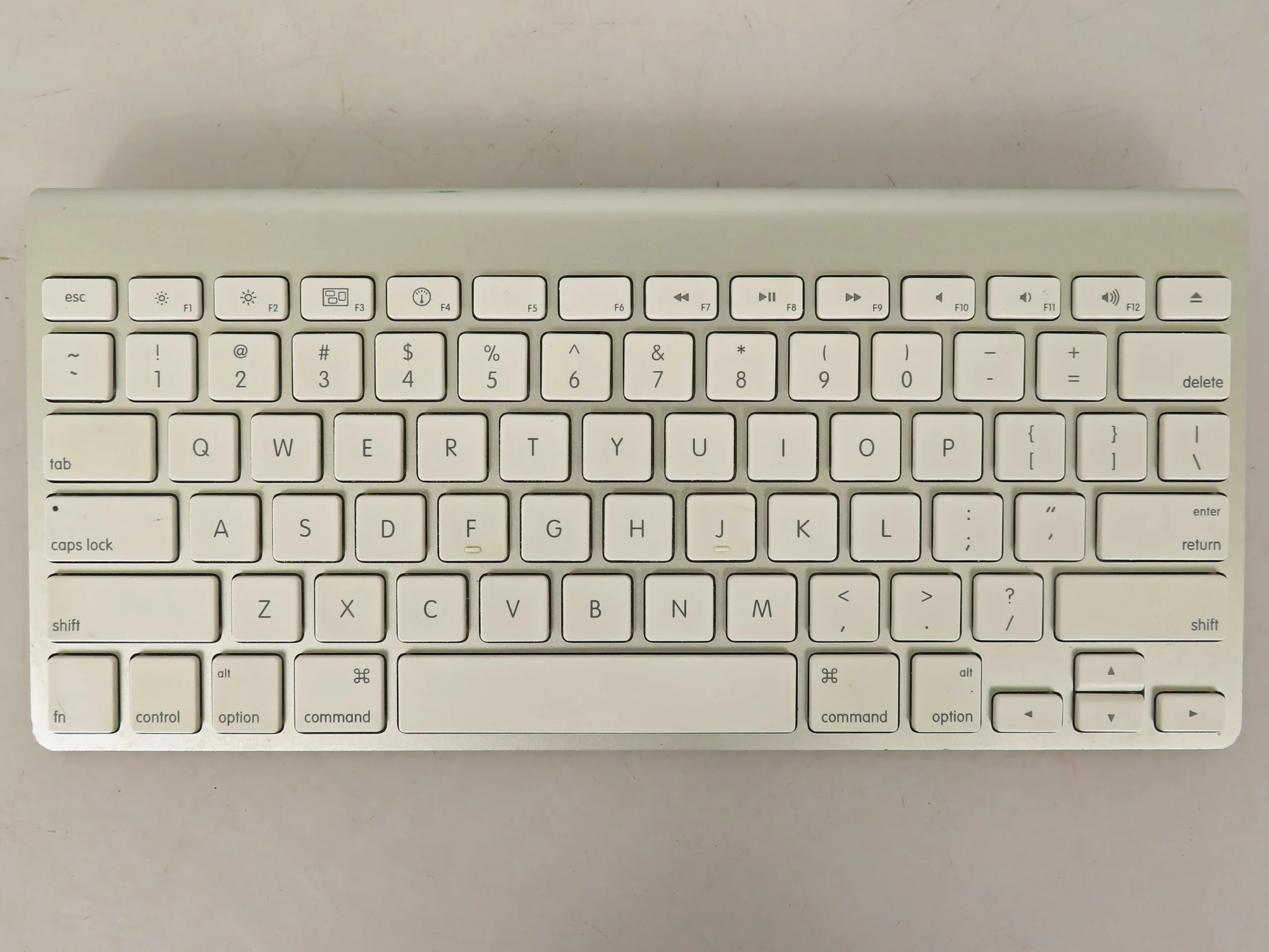 Apple A1314 Silver Wireless Keyboard