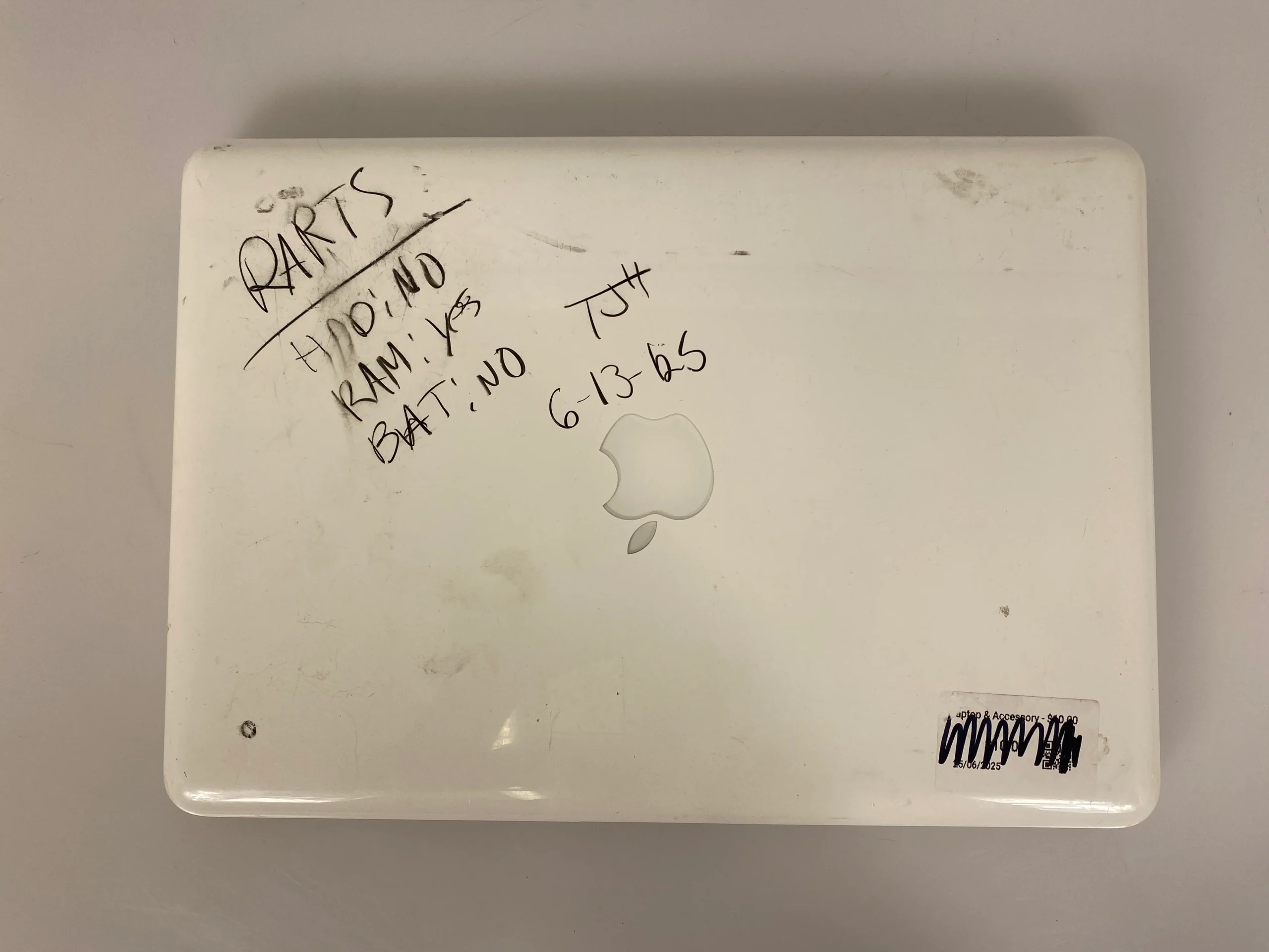 Apple MacBook A1342 13" Laptop (Mid-2010) *Parts*