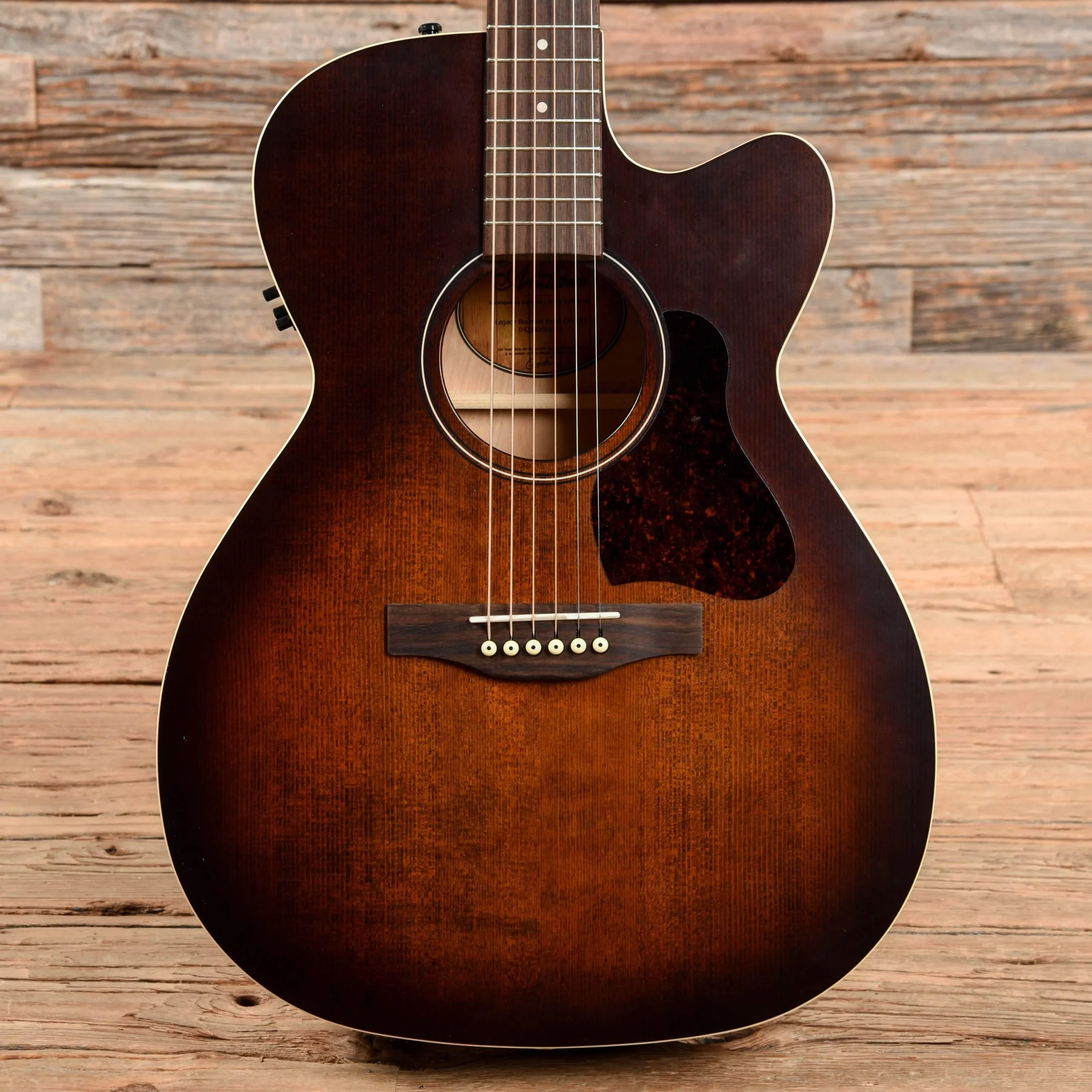Art & Lutherie Legacy Concert Hall CW QIT Bourbon Burst 2004