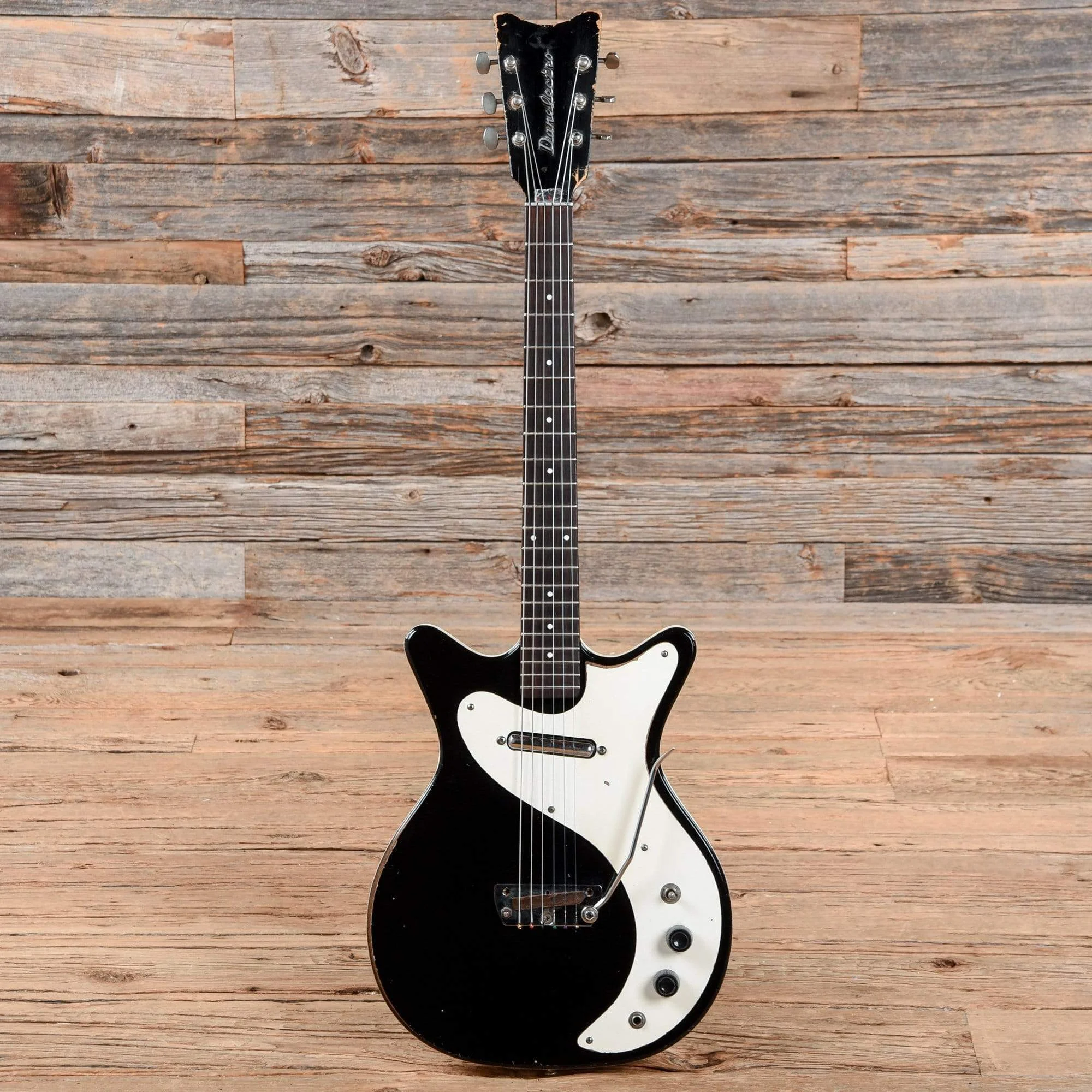 danelectro-electric-guitars-solid-body-danelectro-4011-hand-vibrato-single-pickup-black-1964-4480346-28257669611655.webp Danelectro 4011 Hand Vibrato Single Pickup Black 1964