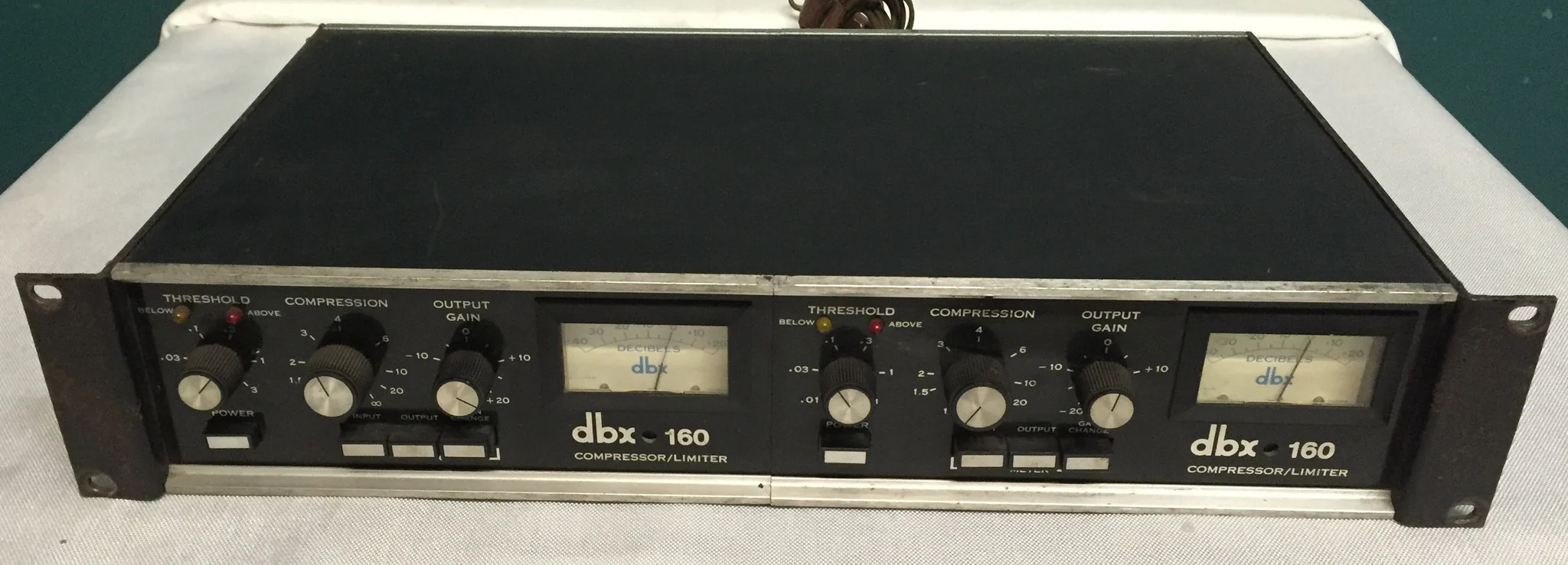 dbx_160_dual_front.webp dbx 160 Dual Stereo Compressor/Limiter