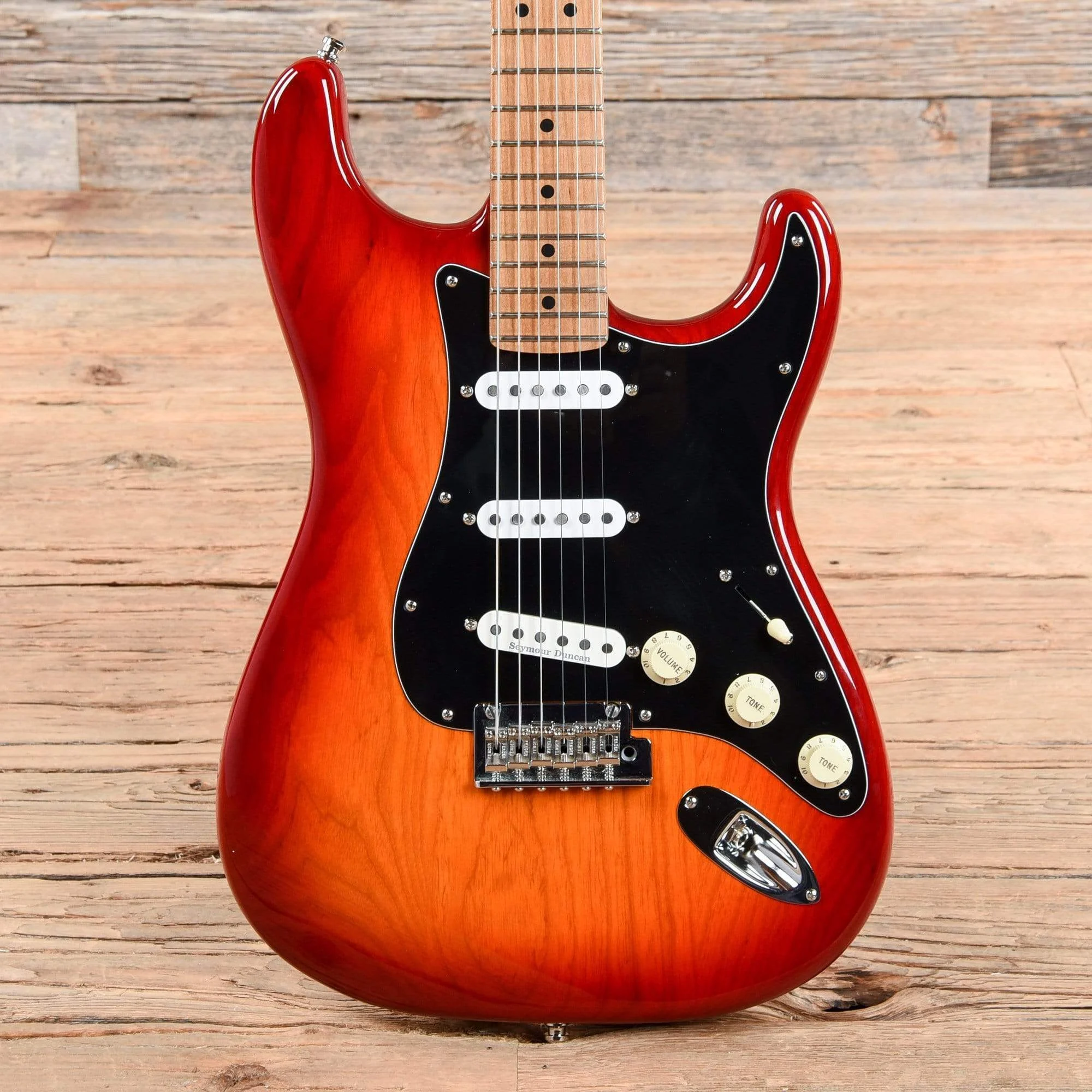 Fender American Pro Stratocaster w/Roasted Maple Neck Aged Cherry Burst 2018