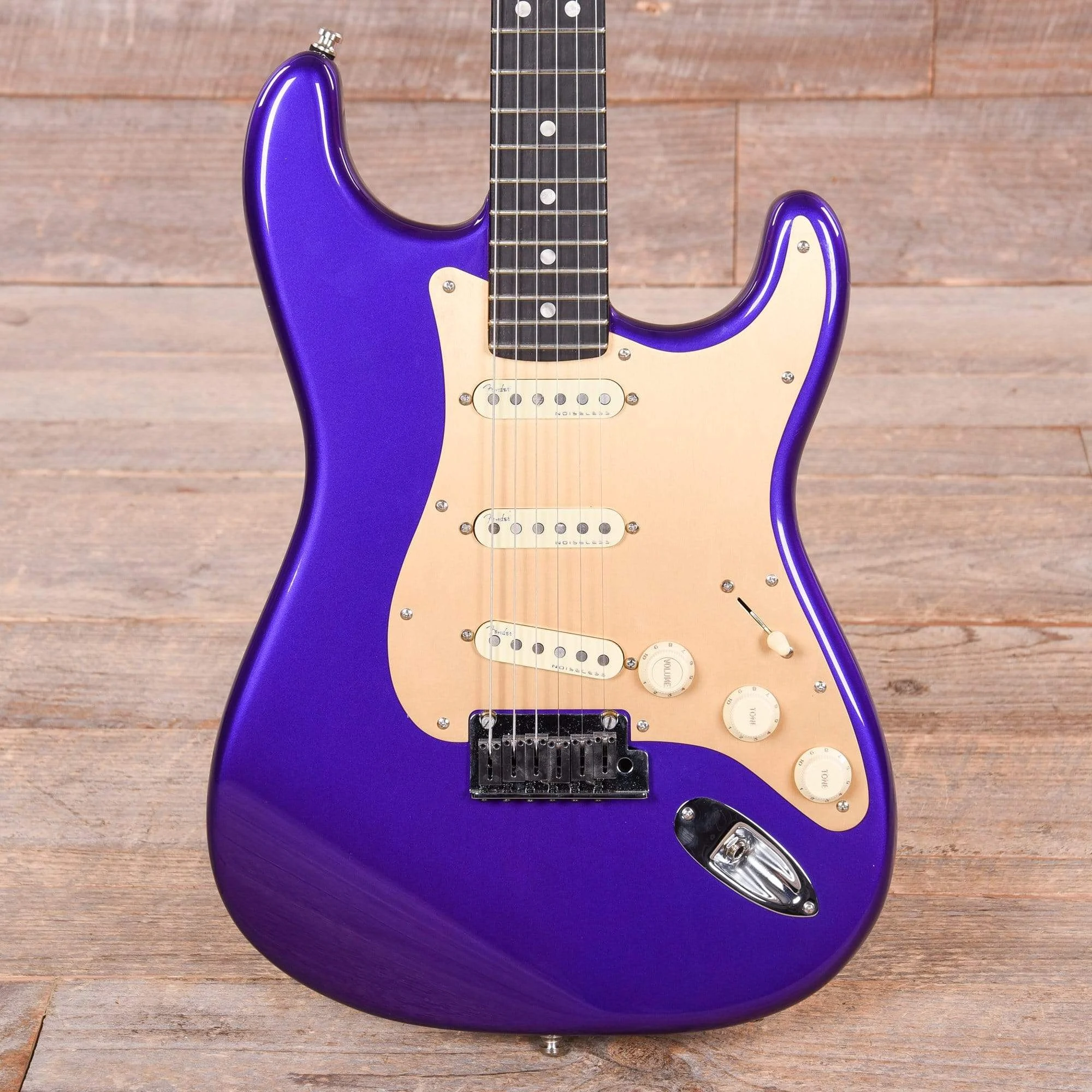 Fender American Ultra Stratocaster Plum Metallic w/Ebony Fingerboard & Anodized Gold Pickguard