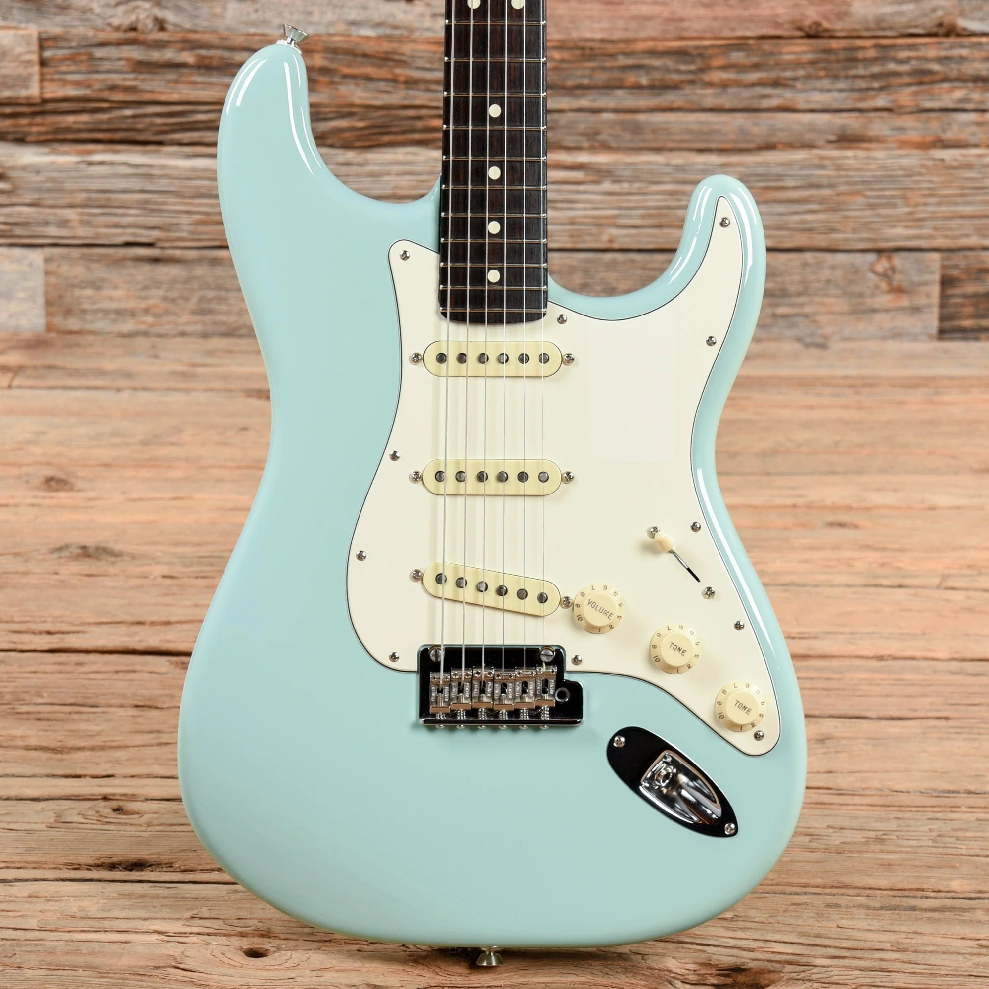 Fender Limited Edition American Pro Stratocaster w/Rosewood Neck Daphne Blue 2017