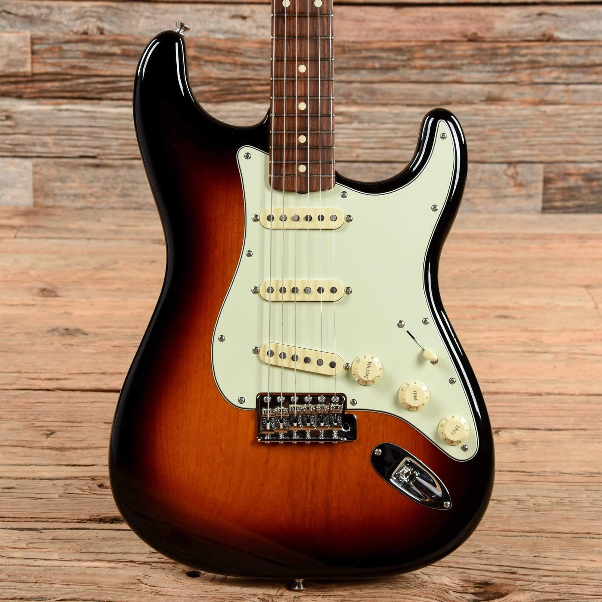 Fender Vintera '60s Stratocaster Sunburst 2020