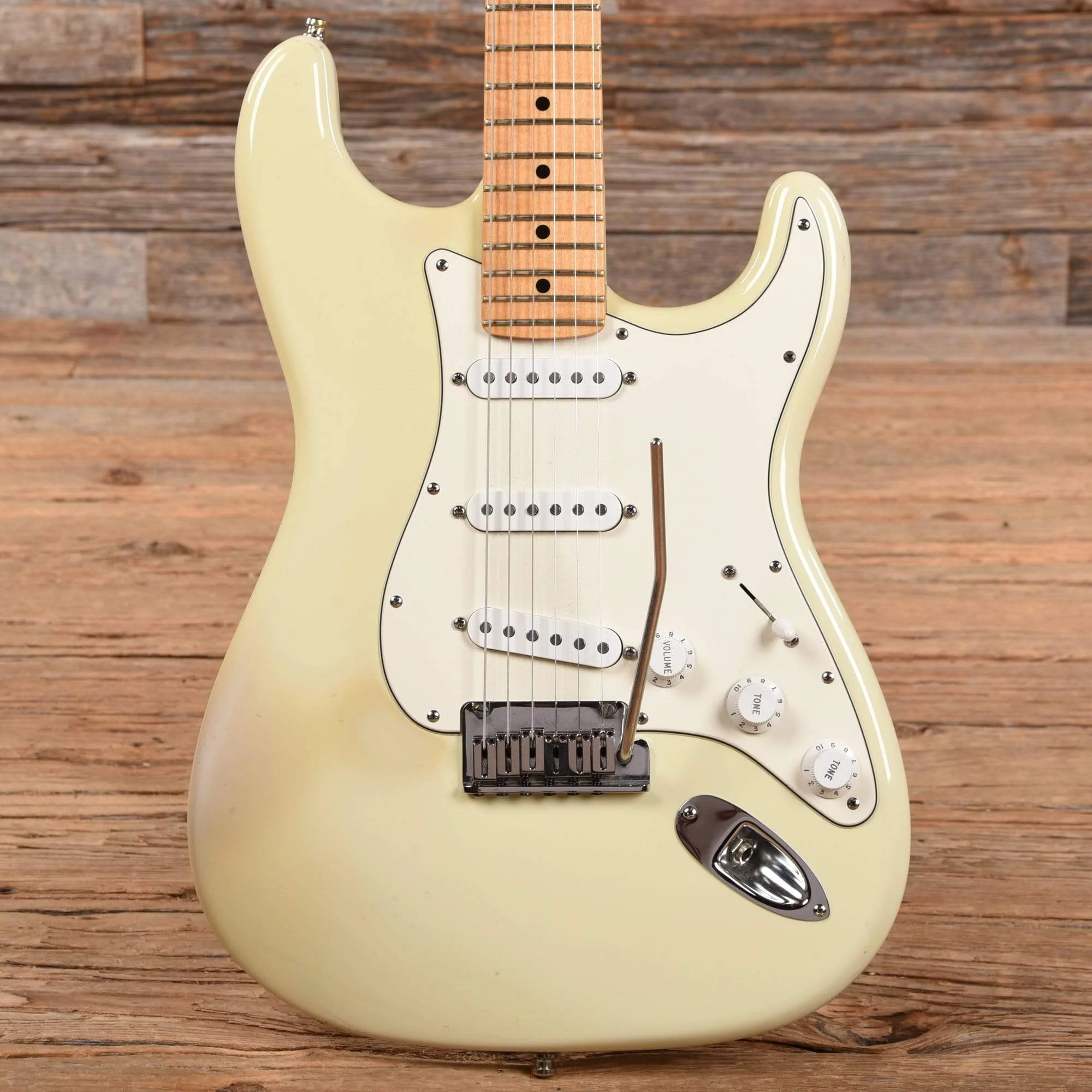 fender-electric-guitars-solid-body-fender-white-2008-fcsccsw08-cz510849-28331749867655.webp FenderWhite 2008