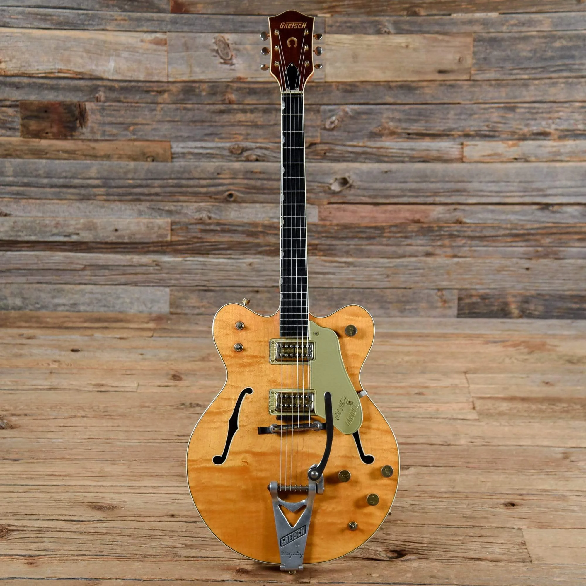 gretsch-electric-guitars-hollow-body-gretsch-6120-chet-atkins-hollowbody-orange-1962-3508406-28502858989703.webp Gretsch 6120 Chet Atkins Hollowbody Orange 1962