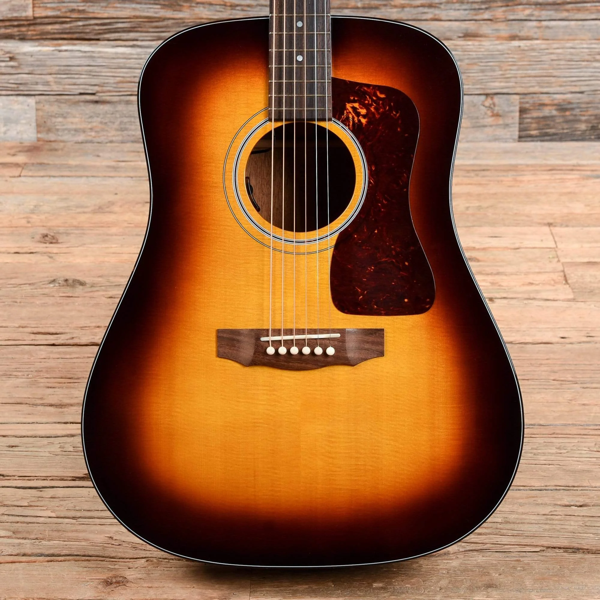 Guild D-40 Traditional Antique Sunburst