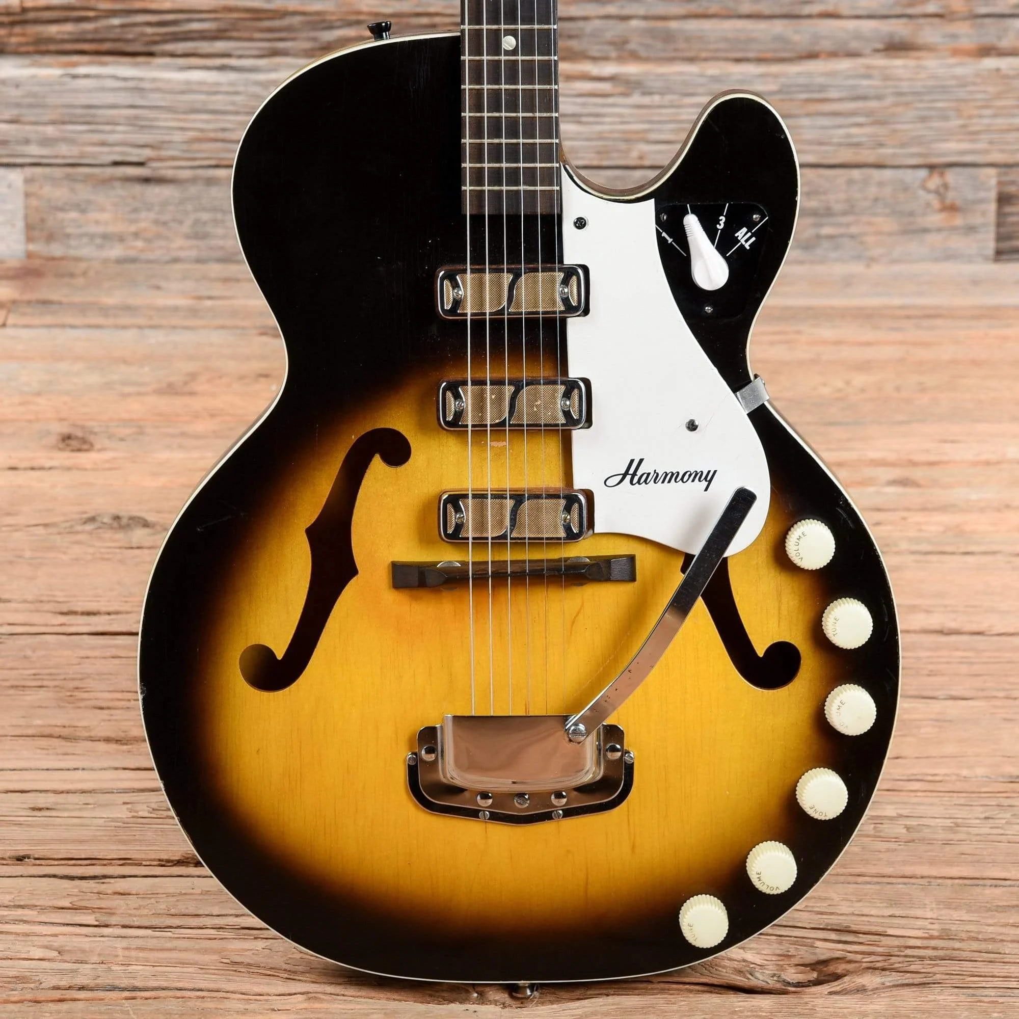 harmony-electric-guitars-hollow-body-harmony-h59-rocket-iii-sunburst-1965-u264263801-17159487520903.webp Harmony H59 Rocket III Sunburst 1965