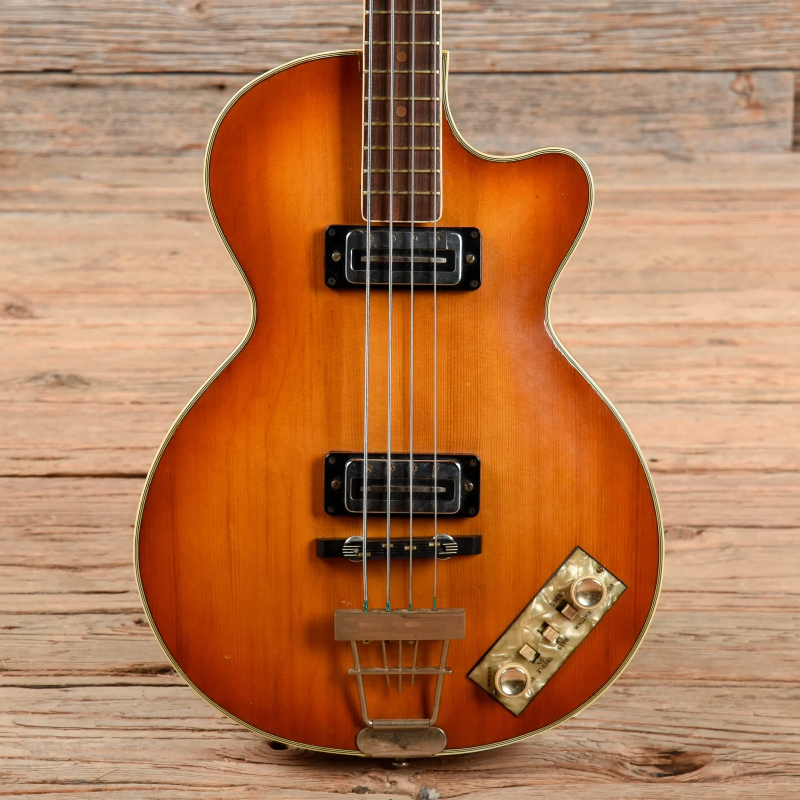 hofner-bass-guitars-short-scale-hofner-club-bass-sunburst-1967-u3699022301-29039201910919.webp Hofner Club Bass Sunburst 1967