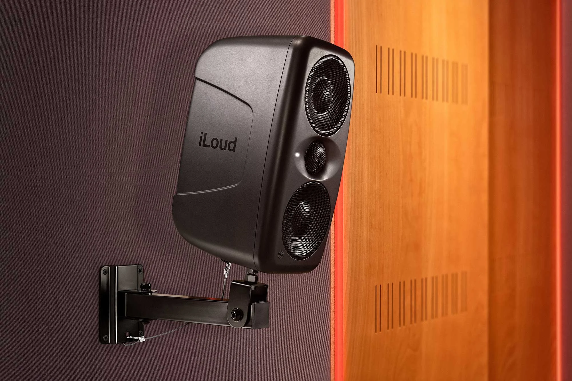 iloud_mtm_mk2_bracket_MG_1649_r2_2x_bc8a35d7-bae0-4587-949a-cf5a635bd508.webp IK Multimedia iLoud MTM Mounts