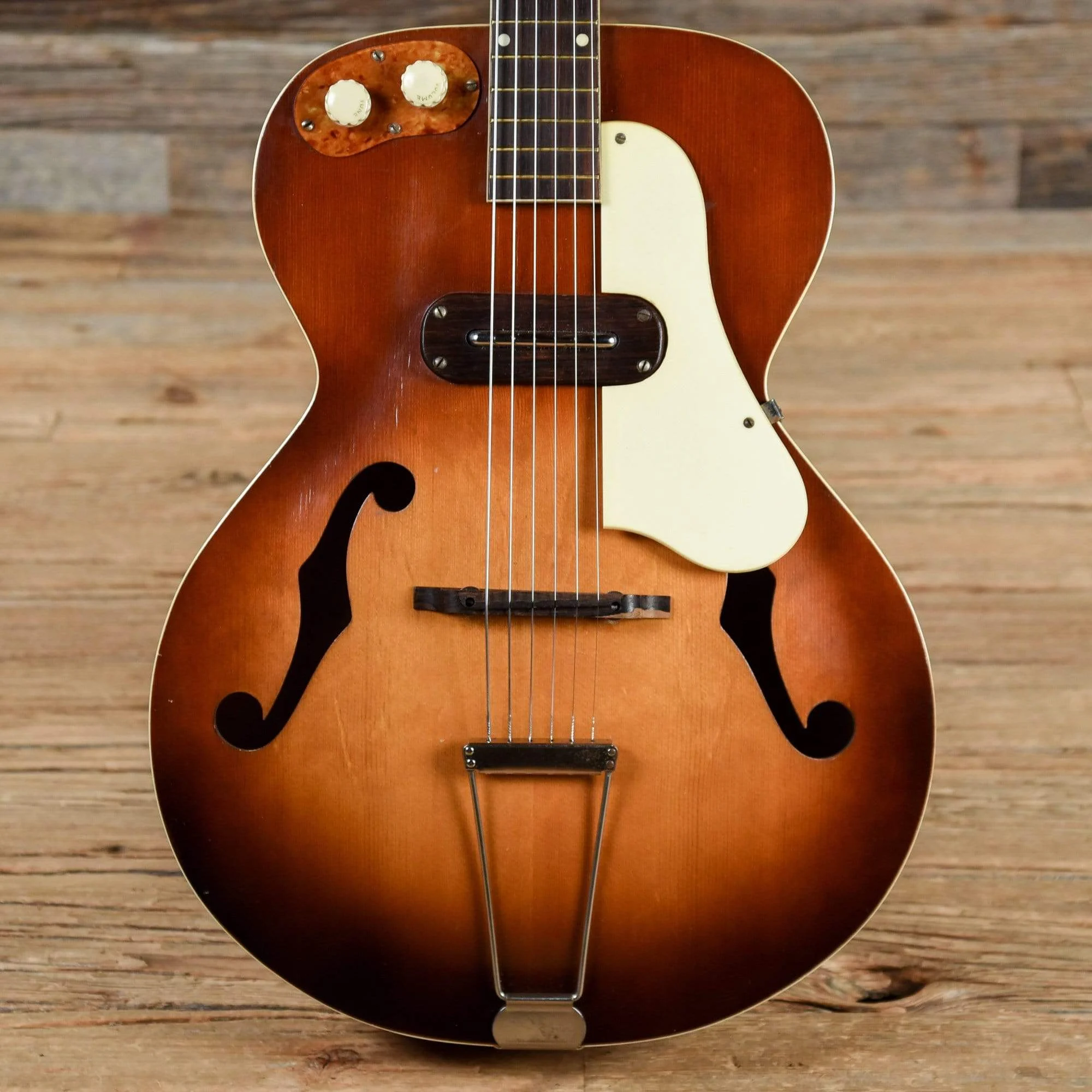kay-electric-guitars-archtop-kay-sherwood-sunburst-1950s-3057171-17215428427911.webp Kay Sherwood Sunburst 1950s