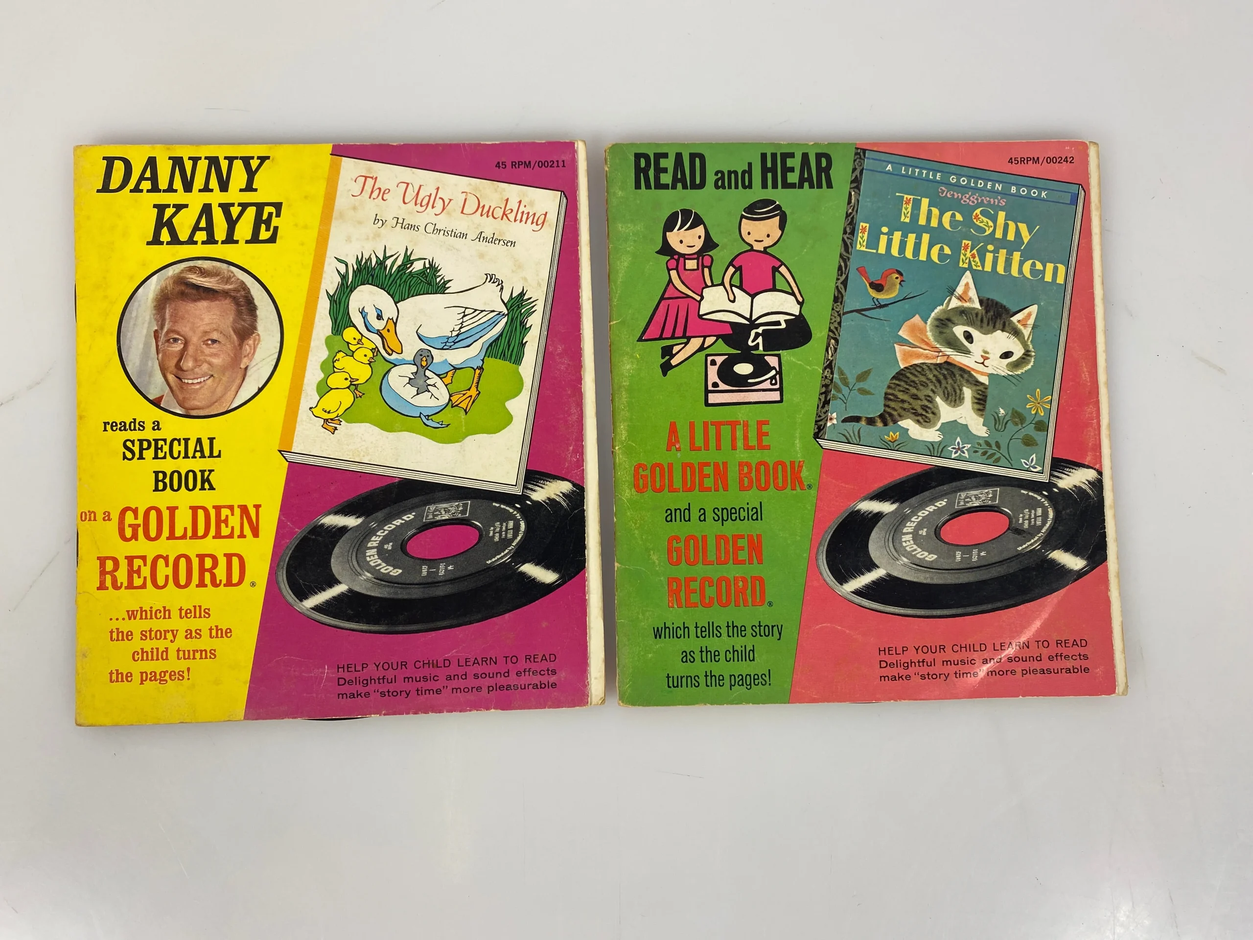 lot-of-2-golden-read-along-books-45-vinyl-records-1946-1966.webp Lot of 2 Golden Read Along Books 45 Vinyl Records 1946-1966