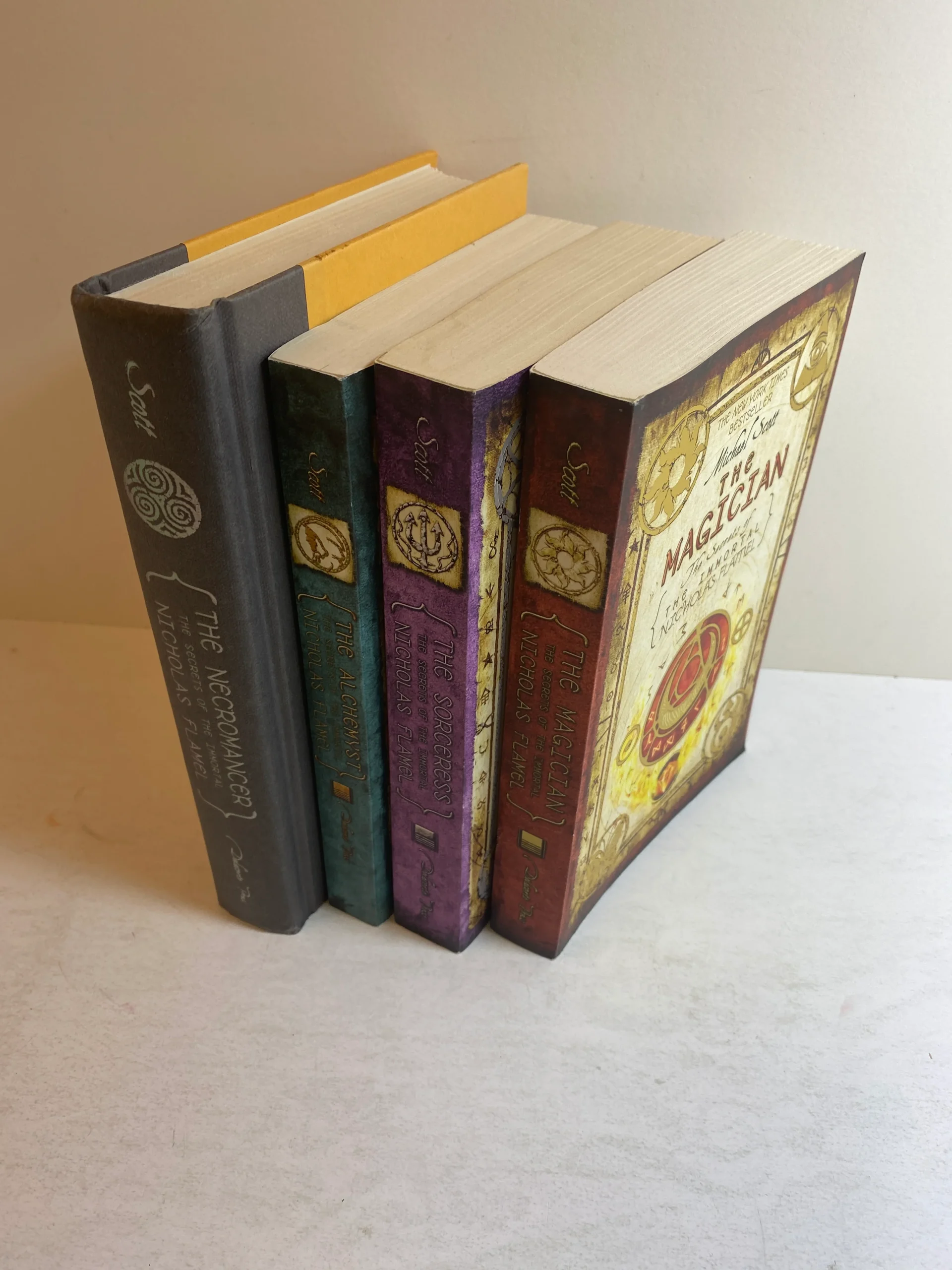 lot-of-4-secrets-of-immortal-series-nicholas-flamel-2007-2010.webp Lot of 4 Secrets of Immortal Series Nicholas Flamel 2007-2010