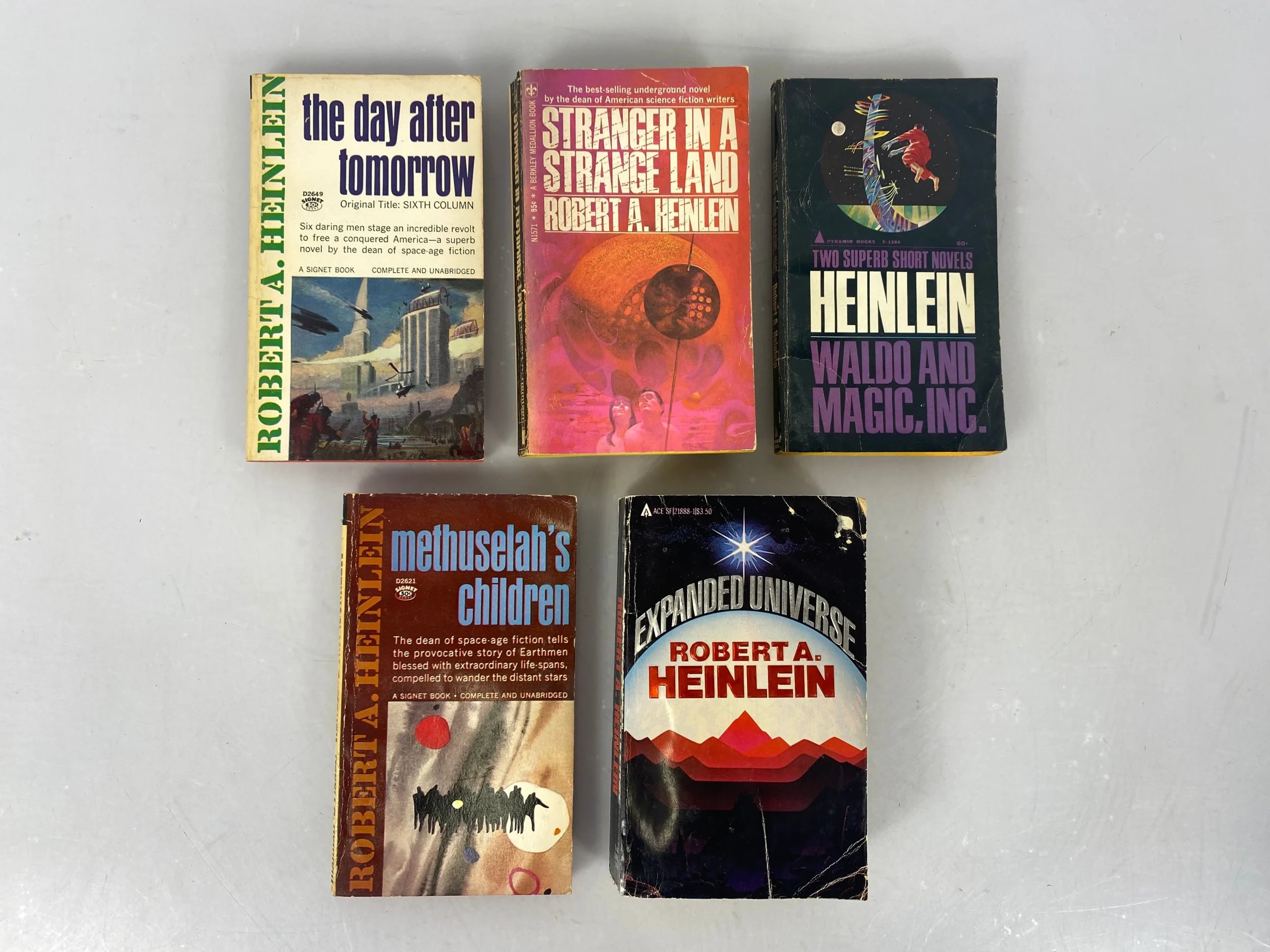 Lot of 5 Vintage Science Fiction paperbacks Robert Heinlein1949-1982