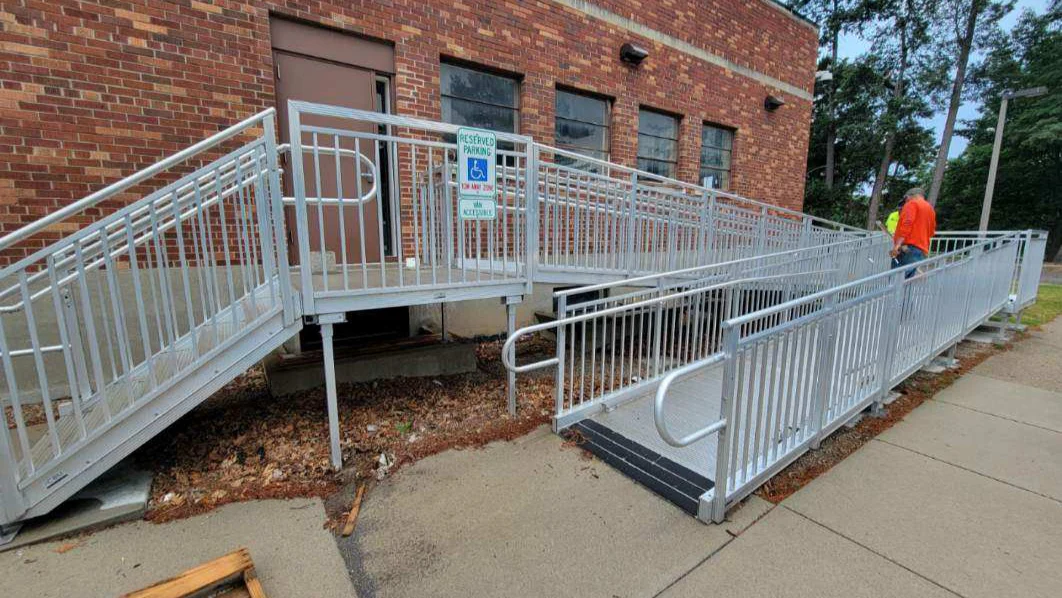 Metal Accessibility Ramp with Side Hand Rails