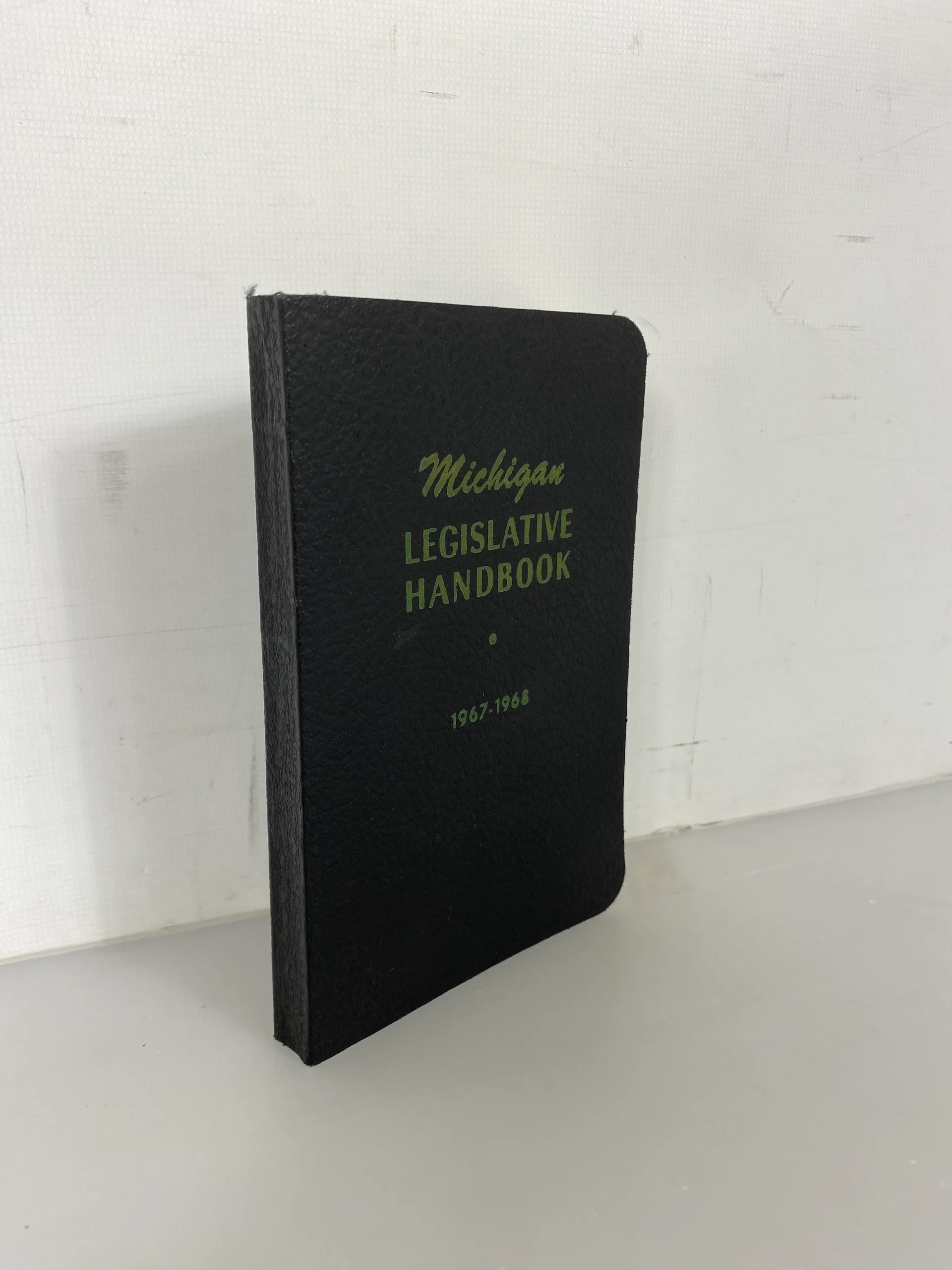 michigan-legislative-handbook-1967-1968-kenyonthatcher-vintage-sc.webp Michigan Legislative Handbook 1967-1968Kenyon/Thatcher Vintage SC