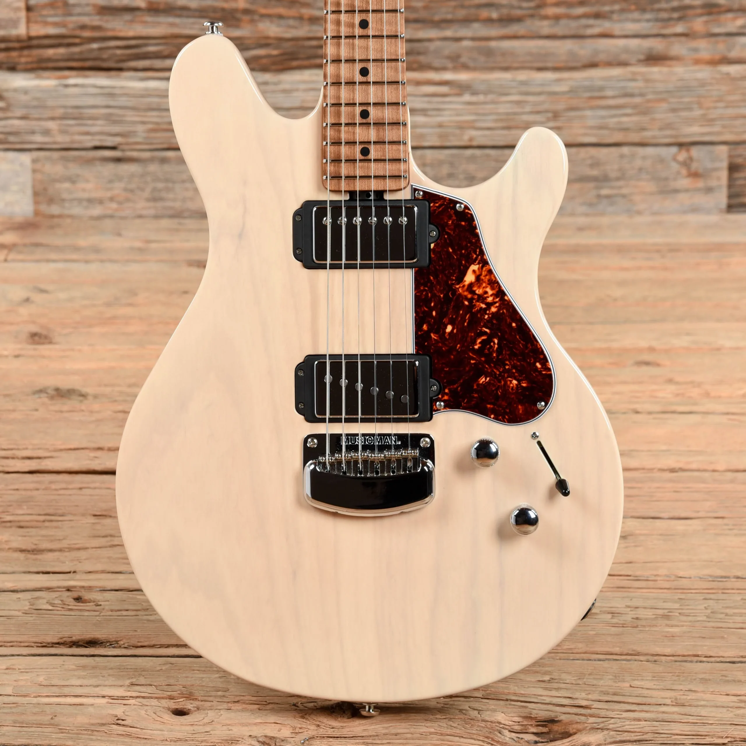 Music Man Valentine Trans Buttermilk 2019