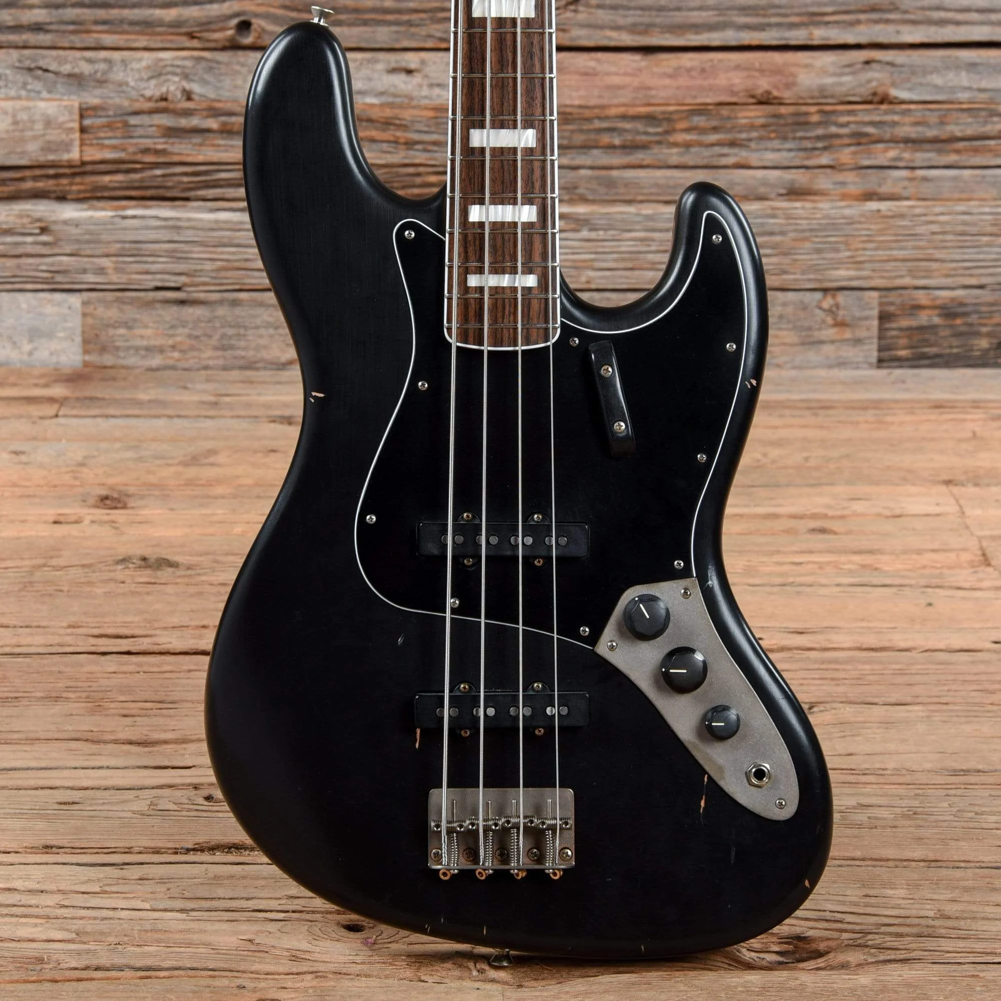 nash-bass-guitars-4-string-nash-jb-63-black-light-relic-w-block-inlays-3-ply-black-pickguard-lollar-pickups-jb63bk-chi404-u1-28102586663047.webp Nash JB-63 Black Light Relic w/Block Inlays, 3-Ply Black Pickguard, & Lollar Pickups