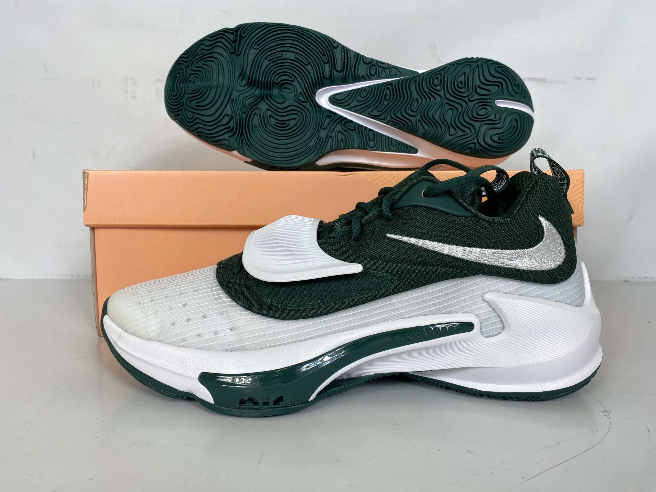 Nike White Zoom Freak 3 Basketball Shoes Men's Size 14
