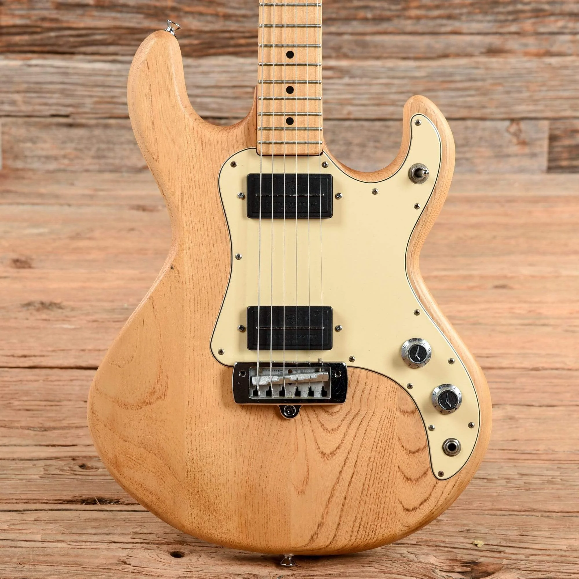 peavey-electric-guitars-solid-body-peavey-t-15-w-amp-in-case-natural-1984-u3499484101-28617505472647.webp Peavey T-15 w/ Amp in Case Natural 1984
