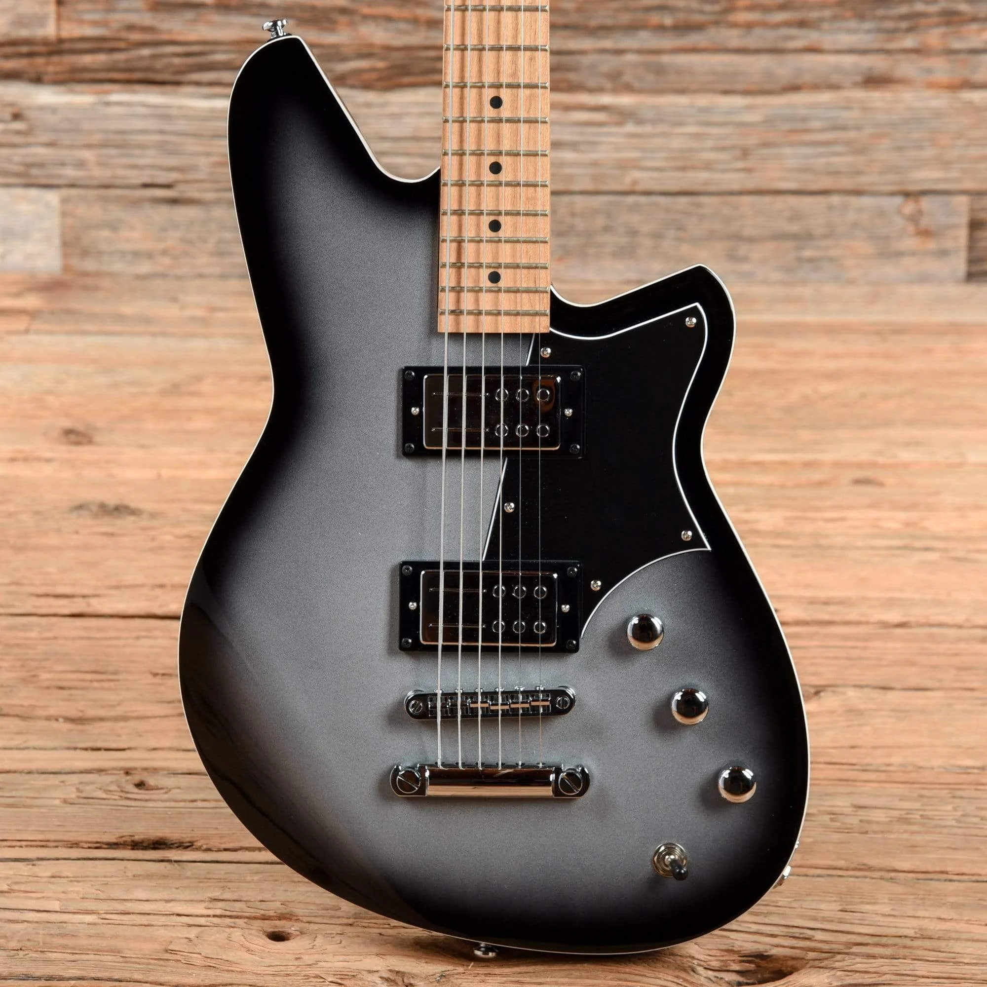 reverend-electric-guitars-baritone-reverend-descent-ra-baritone-silver-burst-rev21-dsra-g-svbu-rm-u1-28457160736903.webp Reverend Descent RA Baritone Silver Burst