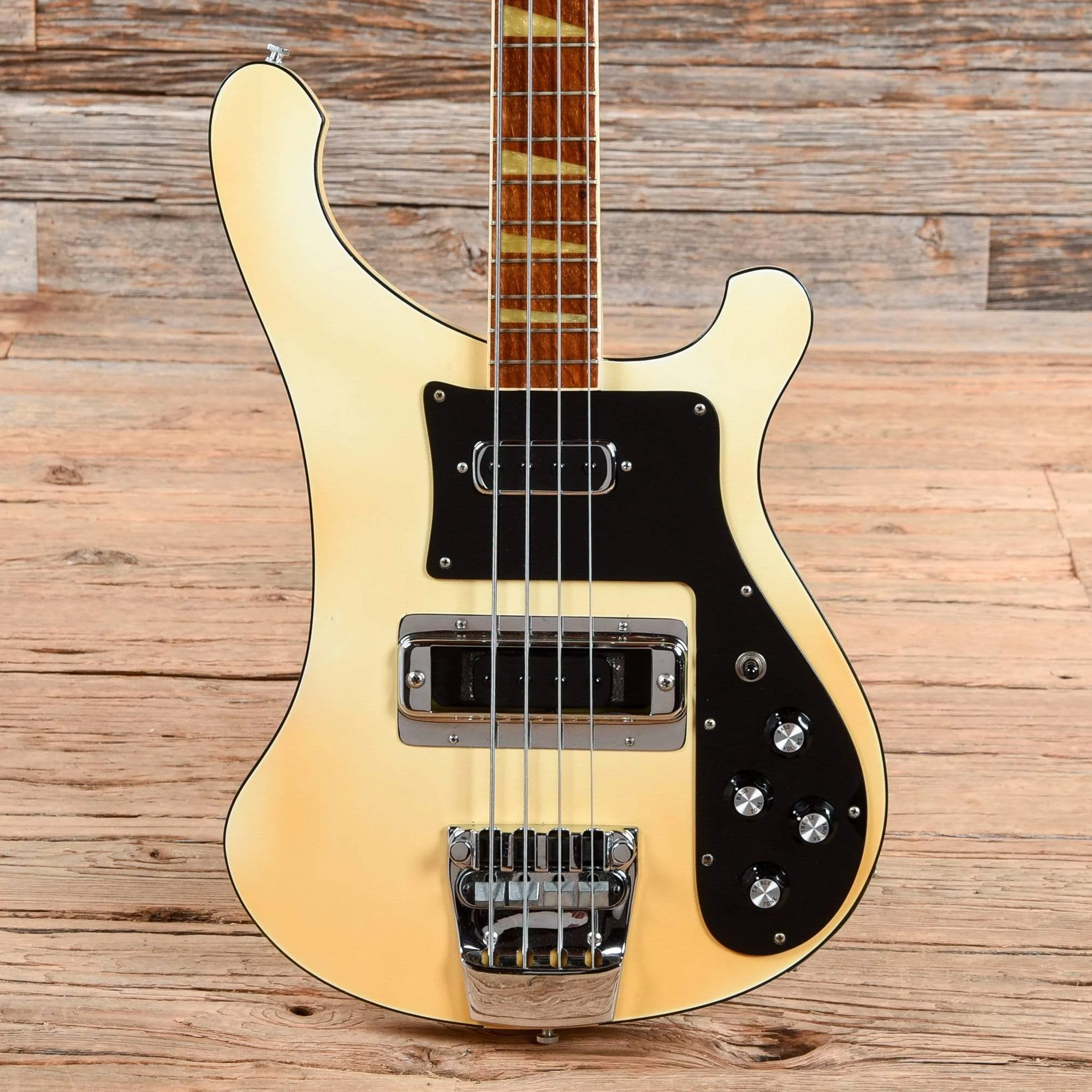 rickenbacker-bass-guitars-4-string-rickenbacker-4001-white-1979-7232523-17217912766599.webp Rickenbacker 4001 White 1979