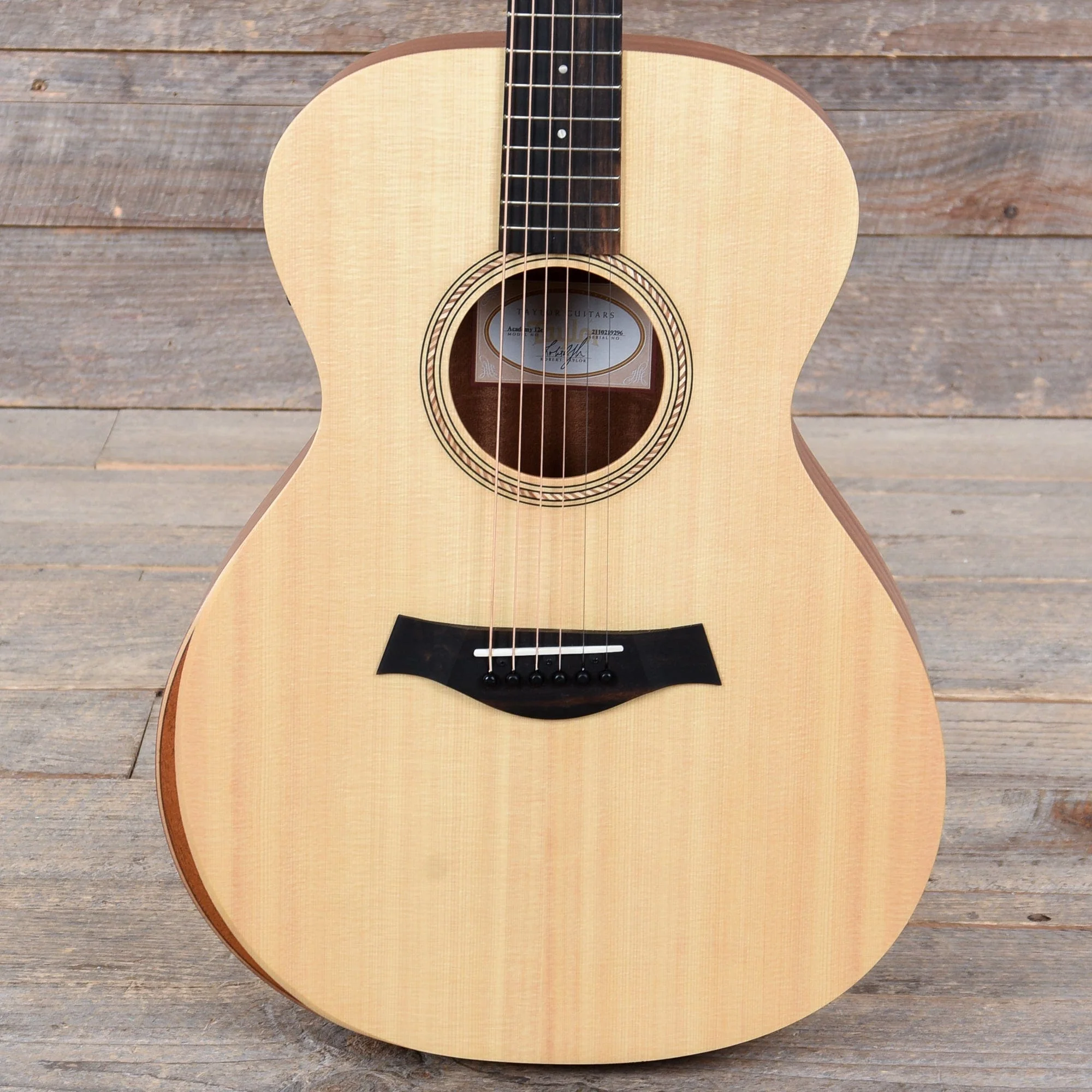 Taylor Academy 12e Grand Concert Sitka Spruce/Sapele