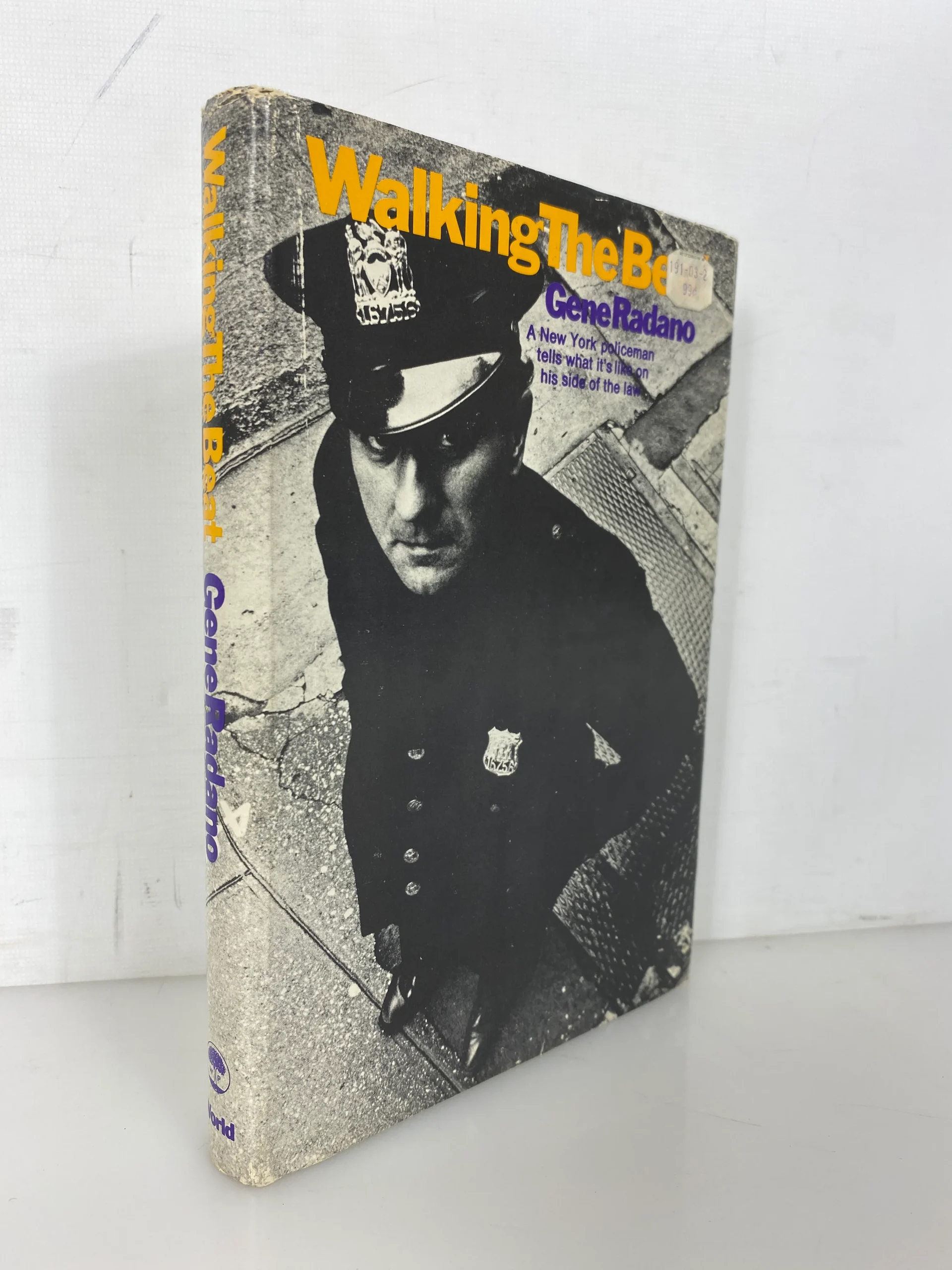 Walking the Beat by Gene Radano NY Police 1968 1st Printing HCDJ