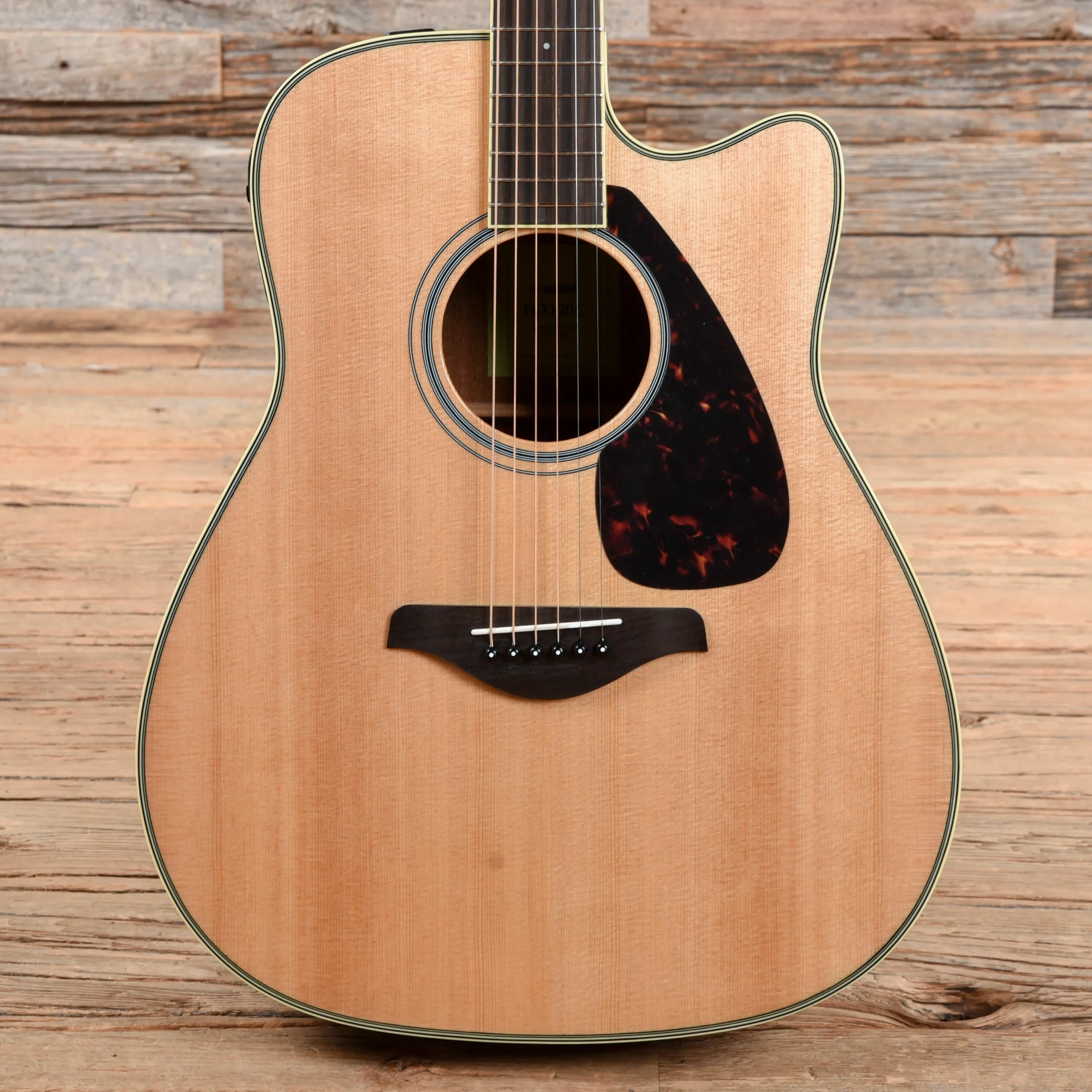 Yamaha FGX820C Folk Cutaway Acoustic-Electric Natural